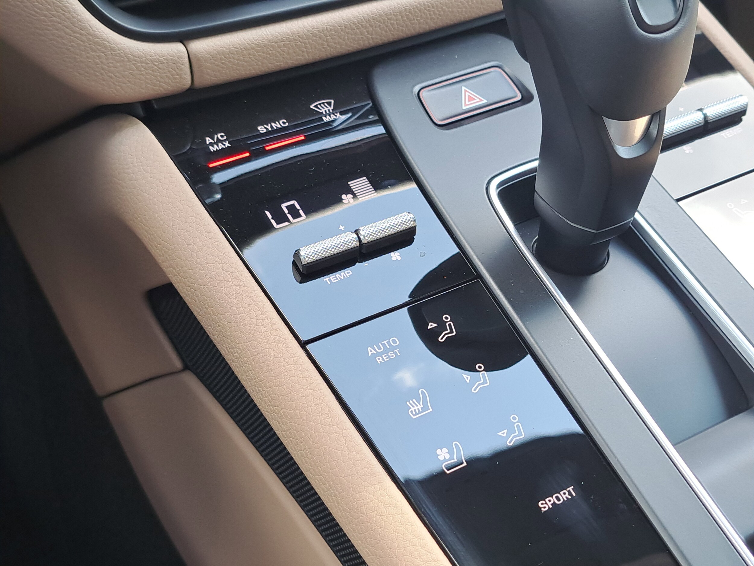2026 Porsche Macan - Photo 33