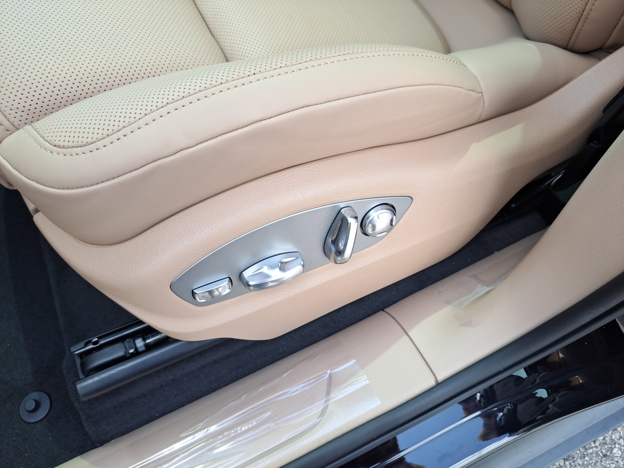 2026 Porsche Macan - Photo 23