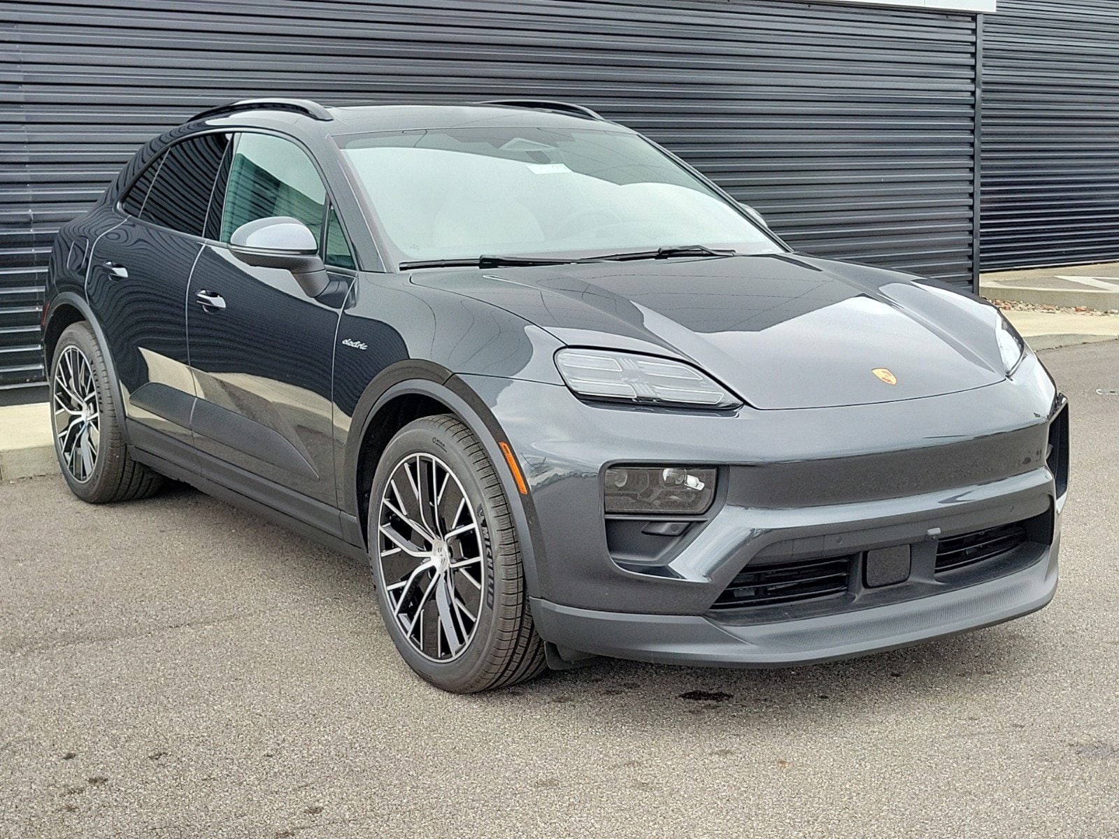 Used 2024 Porsche Macan Base with VIN WP1AA2XA3RL000464 for sale in Cincinnati, OH