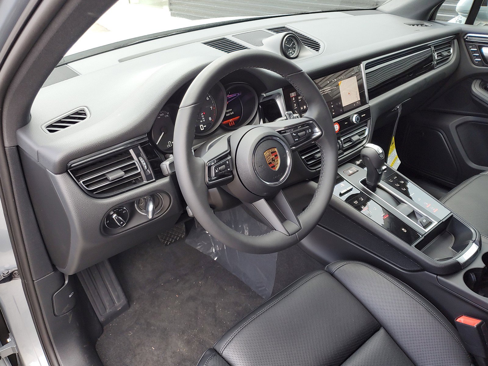 2025 Porsche Macan photo 4