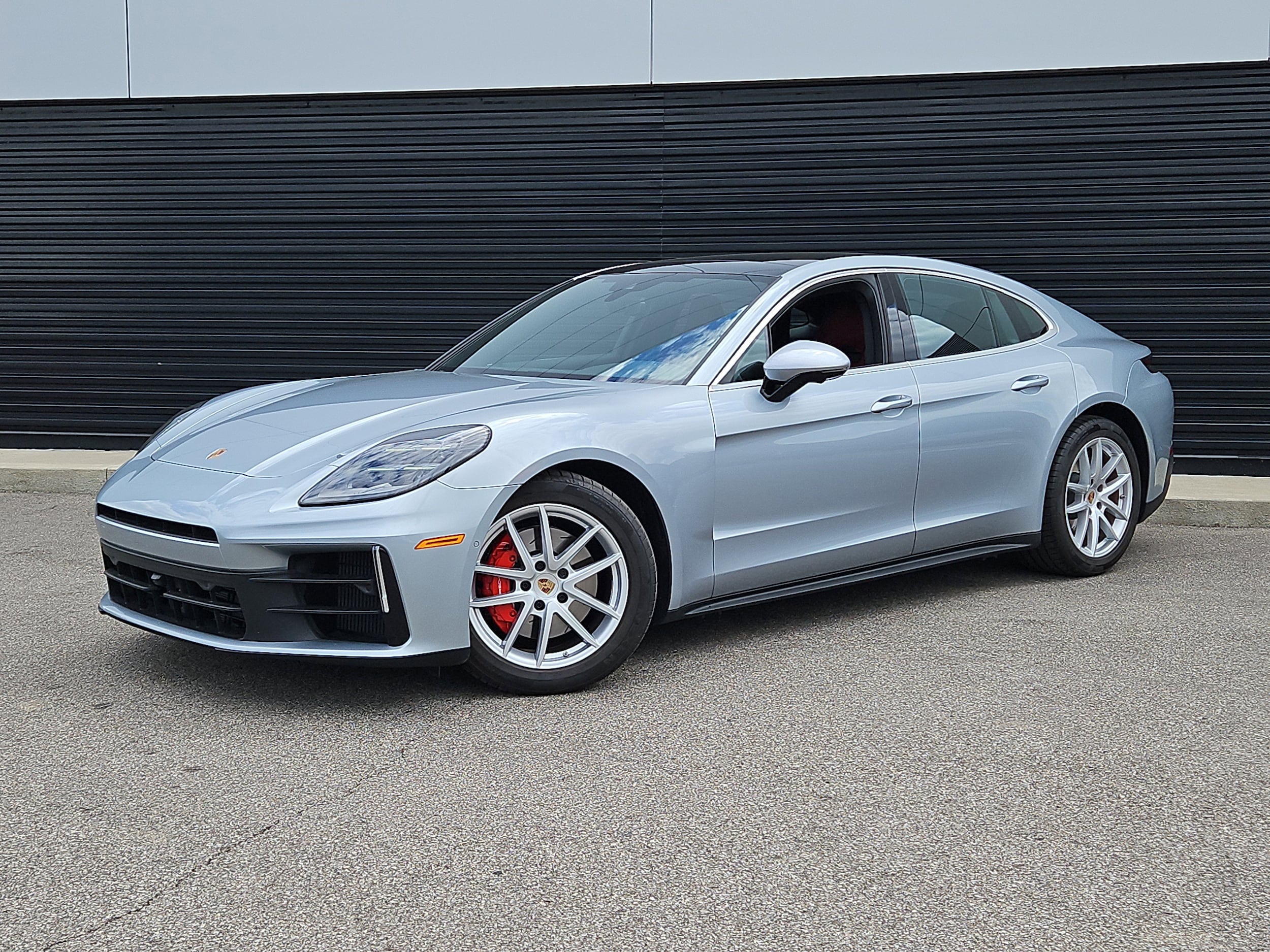 2025 Porsche Panamera 4's photo