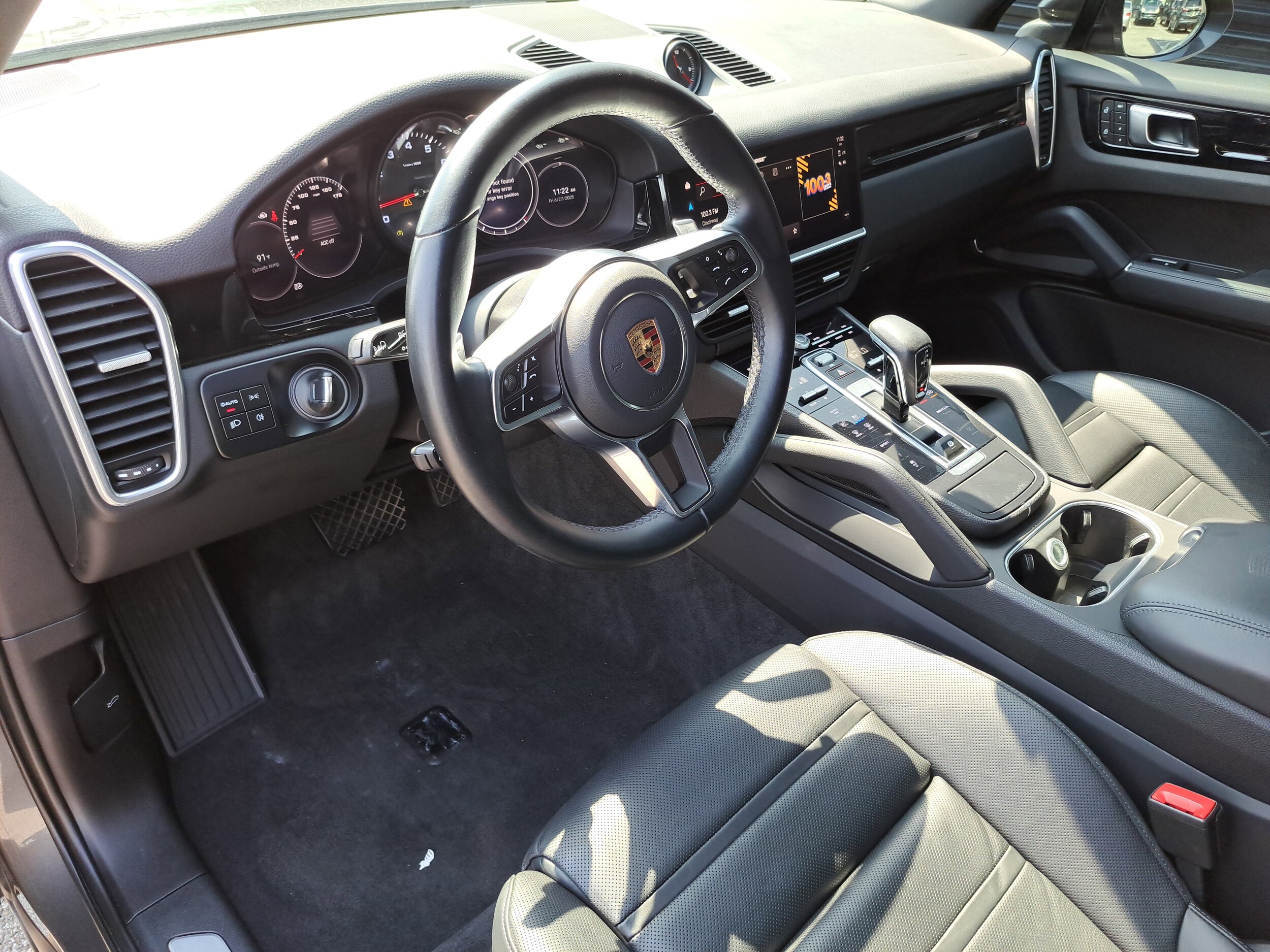 2023 Porsche Cayenne Platinum Edition photo 3