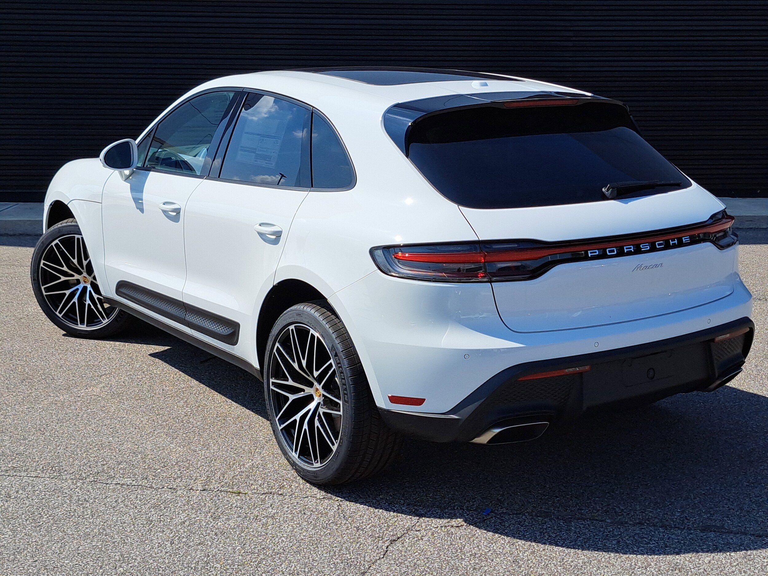 2025 Porsche Macan T photo 3