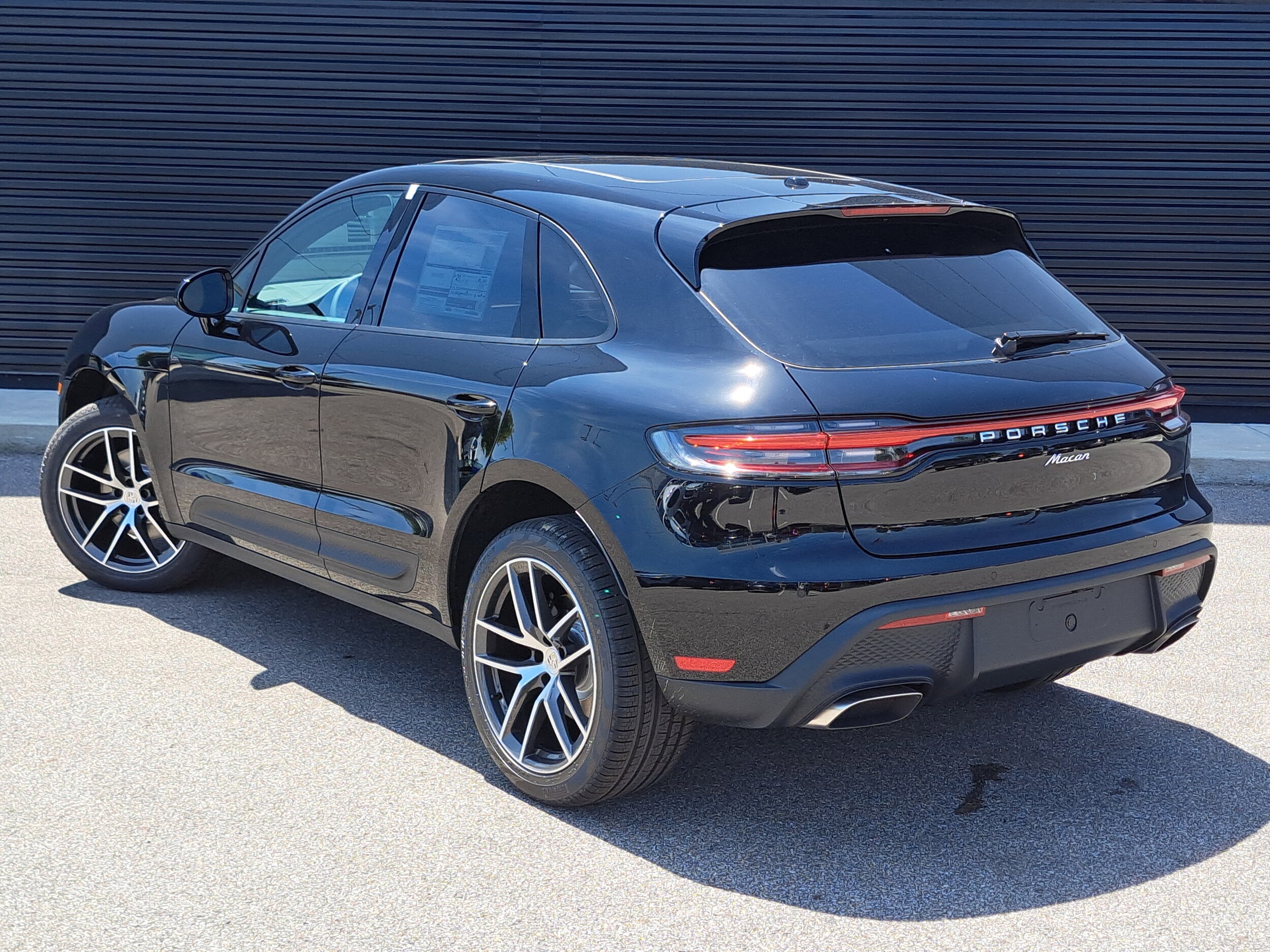 2025 Porsche Macan T photo 3