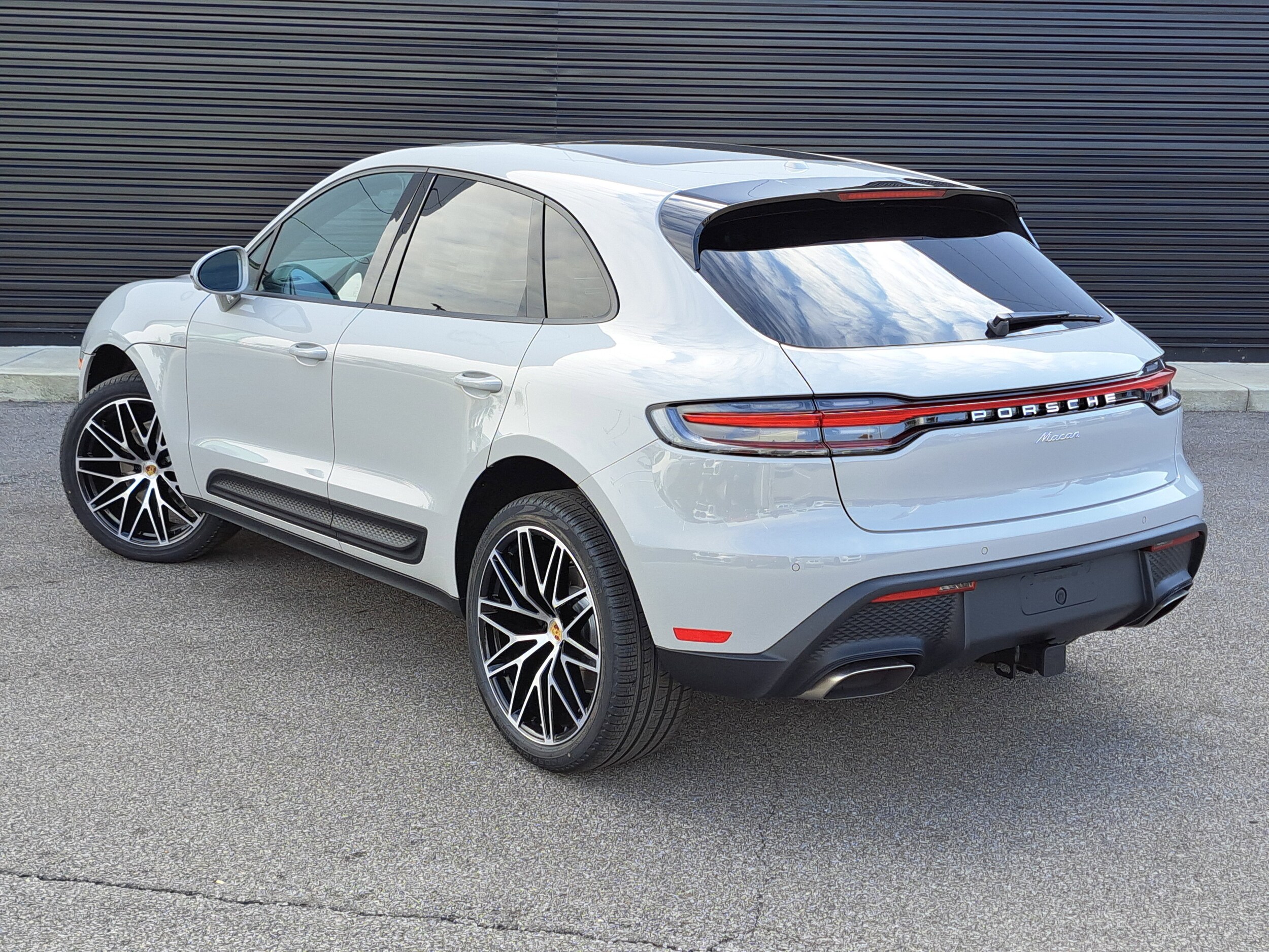 2026 Porsche Macan T photo 3