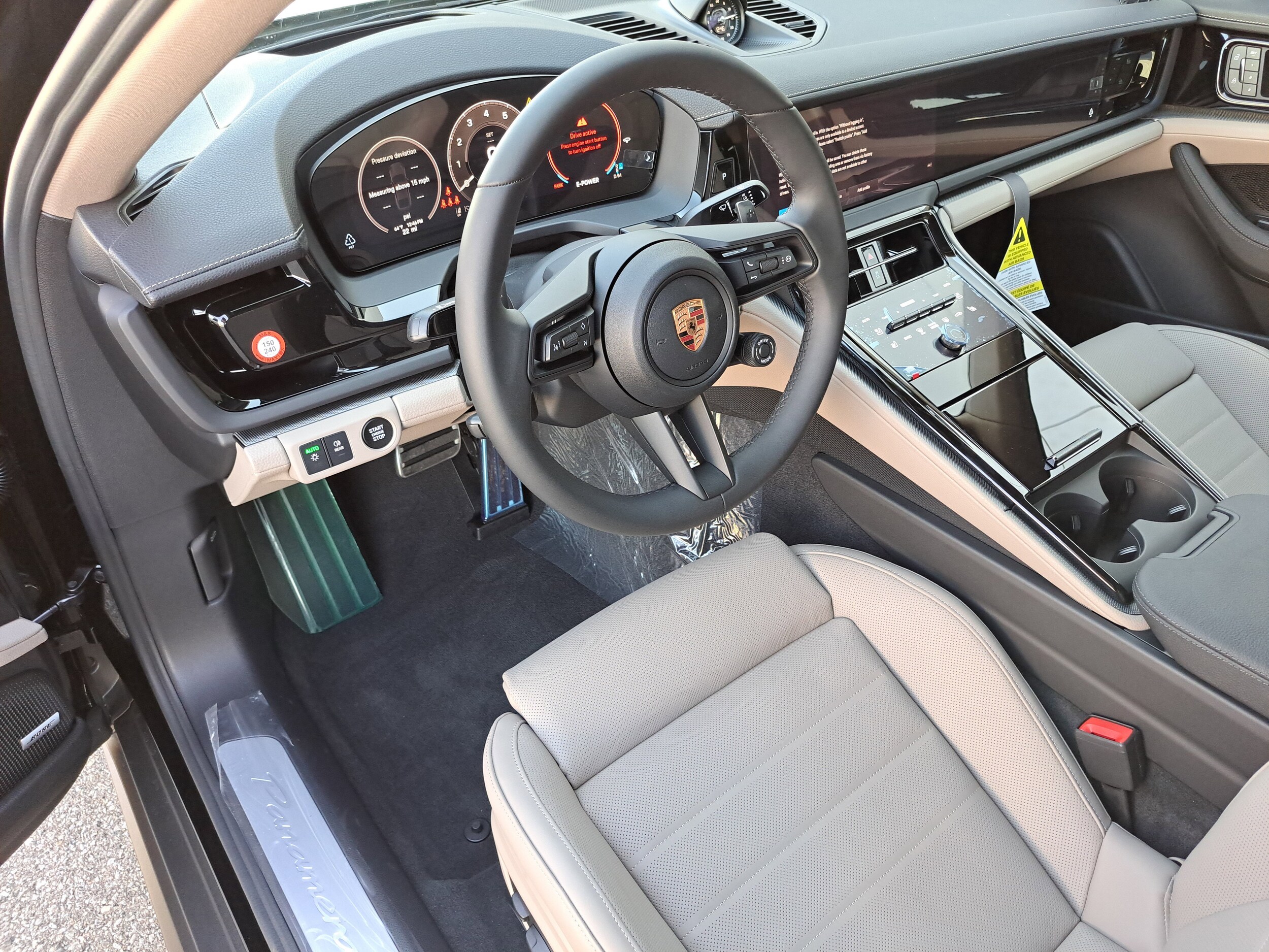 2026 Porsche Panamera 4 E-Hybrid photo 4