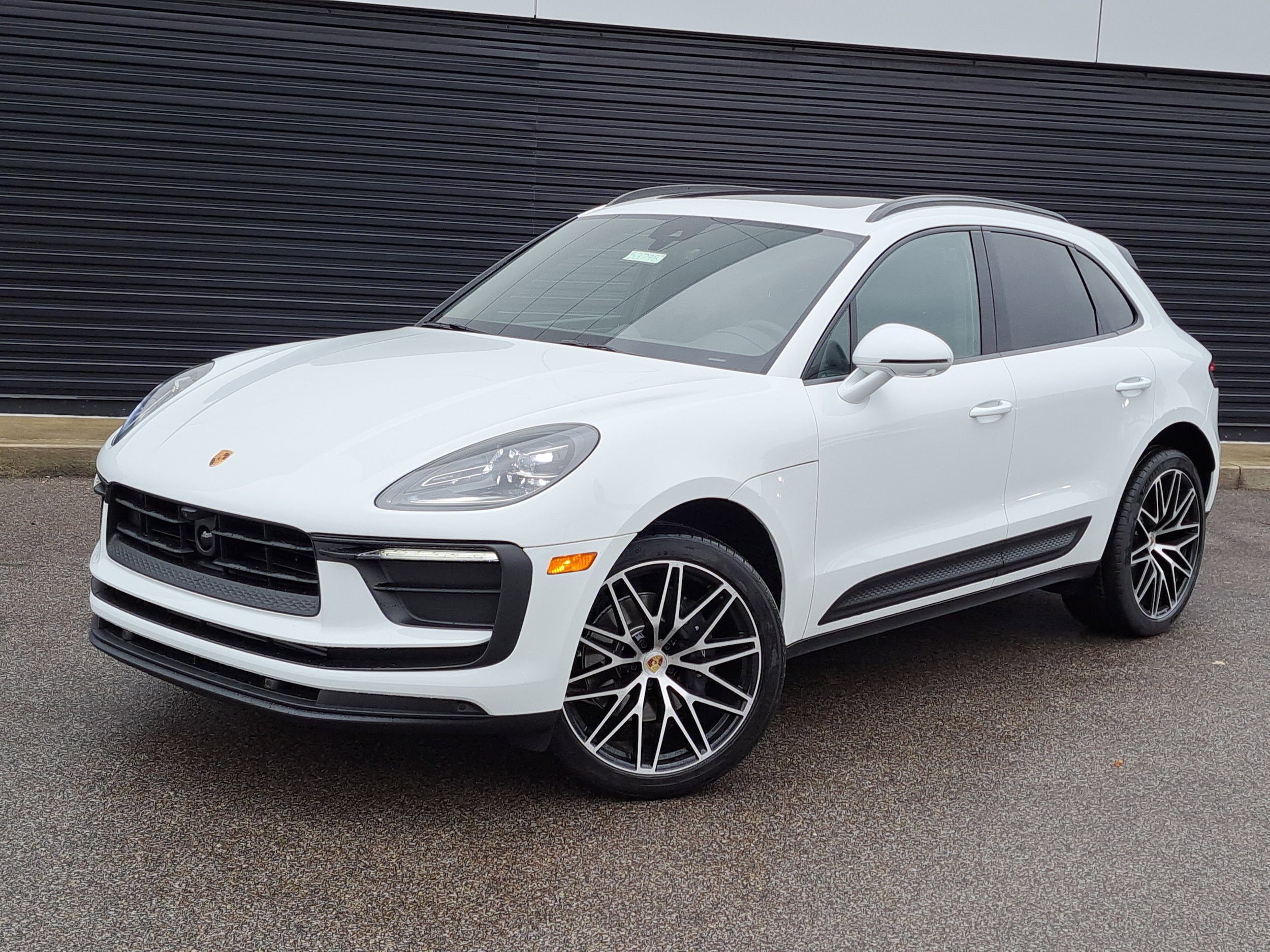 2026 Porsche Macan Base's photo