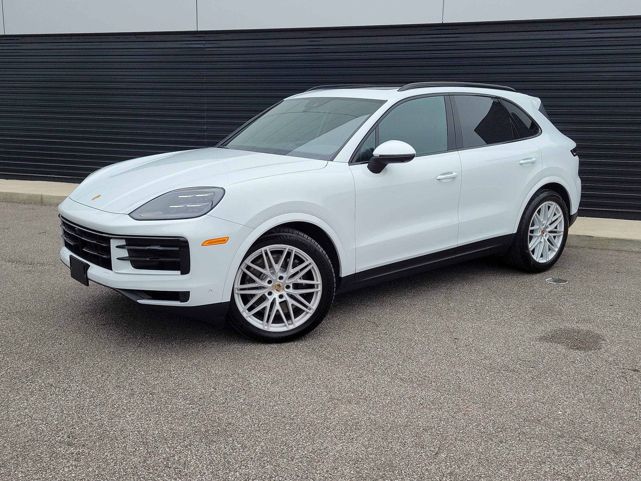 2024 Porsche Cayenne S's photo