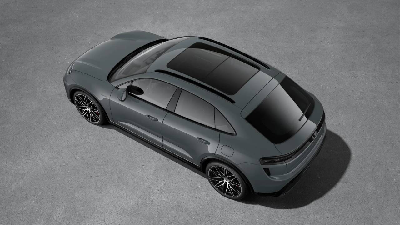 2025 Porsche Macan Electric Turbo photo 3