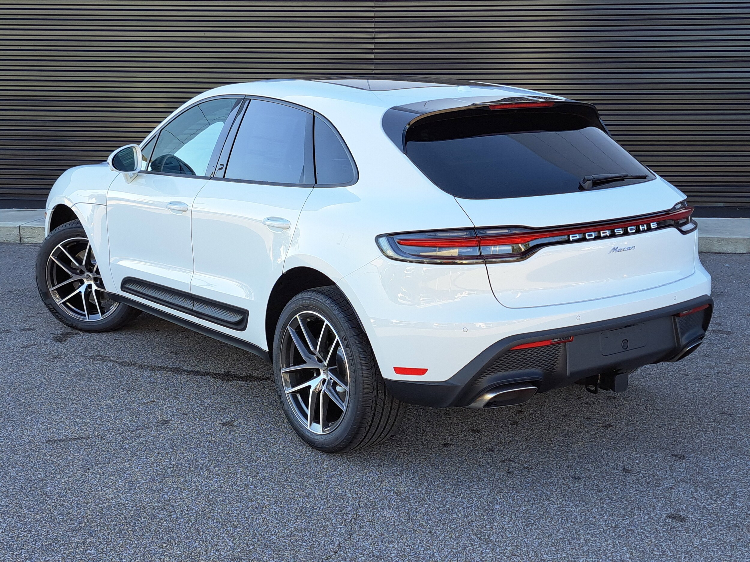 2026 Porsche Macan T photo 3