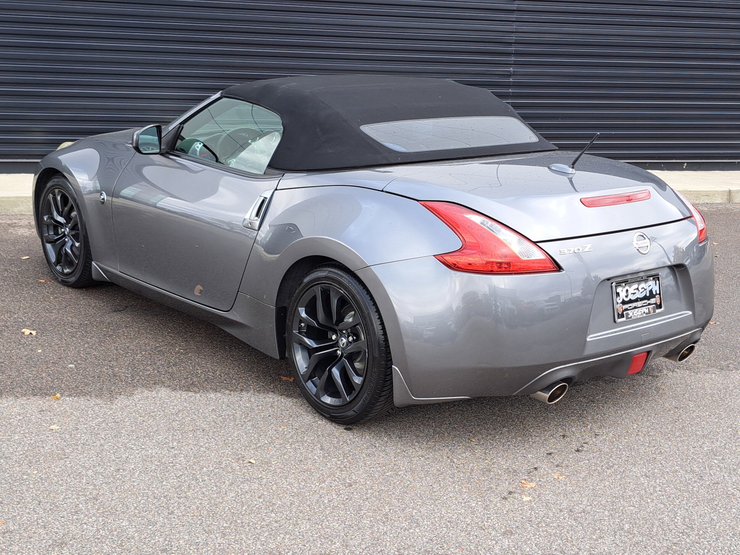 2017 Nissan 370Z Touring photo 4