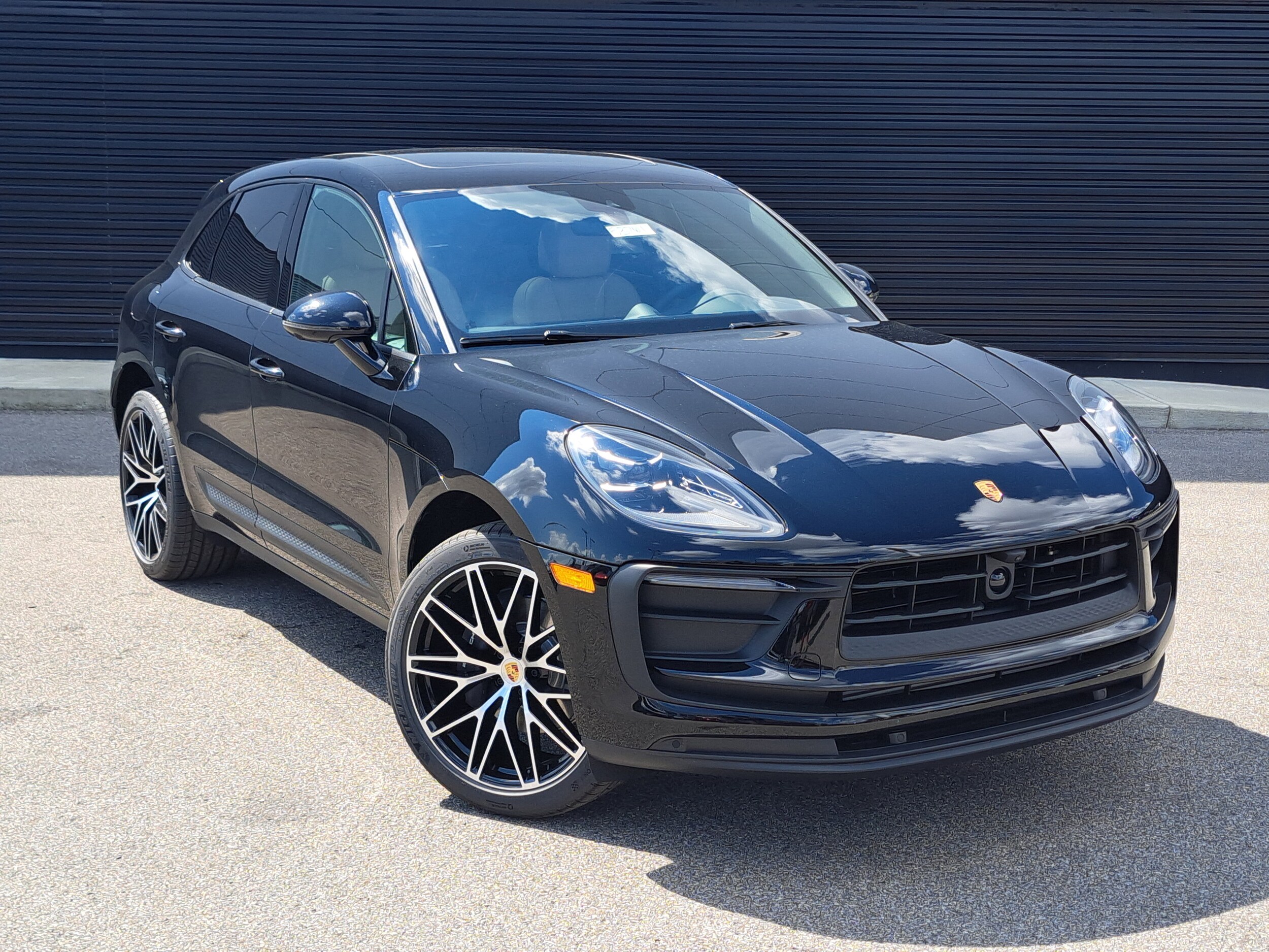 2026 Porsche Macan - Photo 9