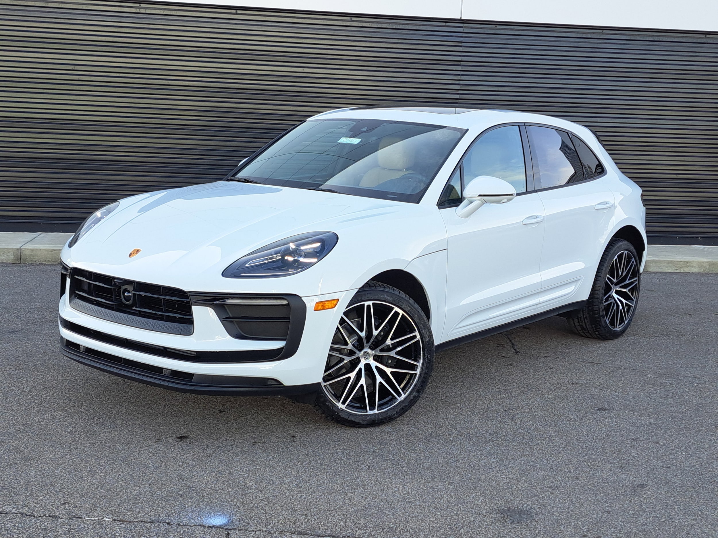 2026 Porsche Macan's photo
