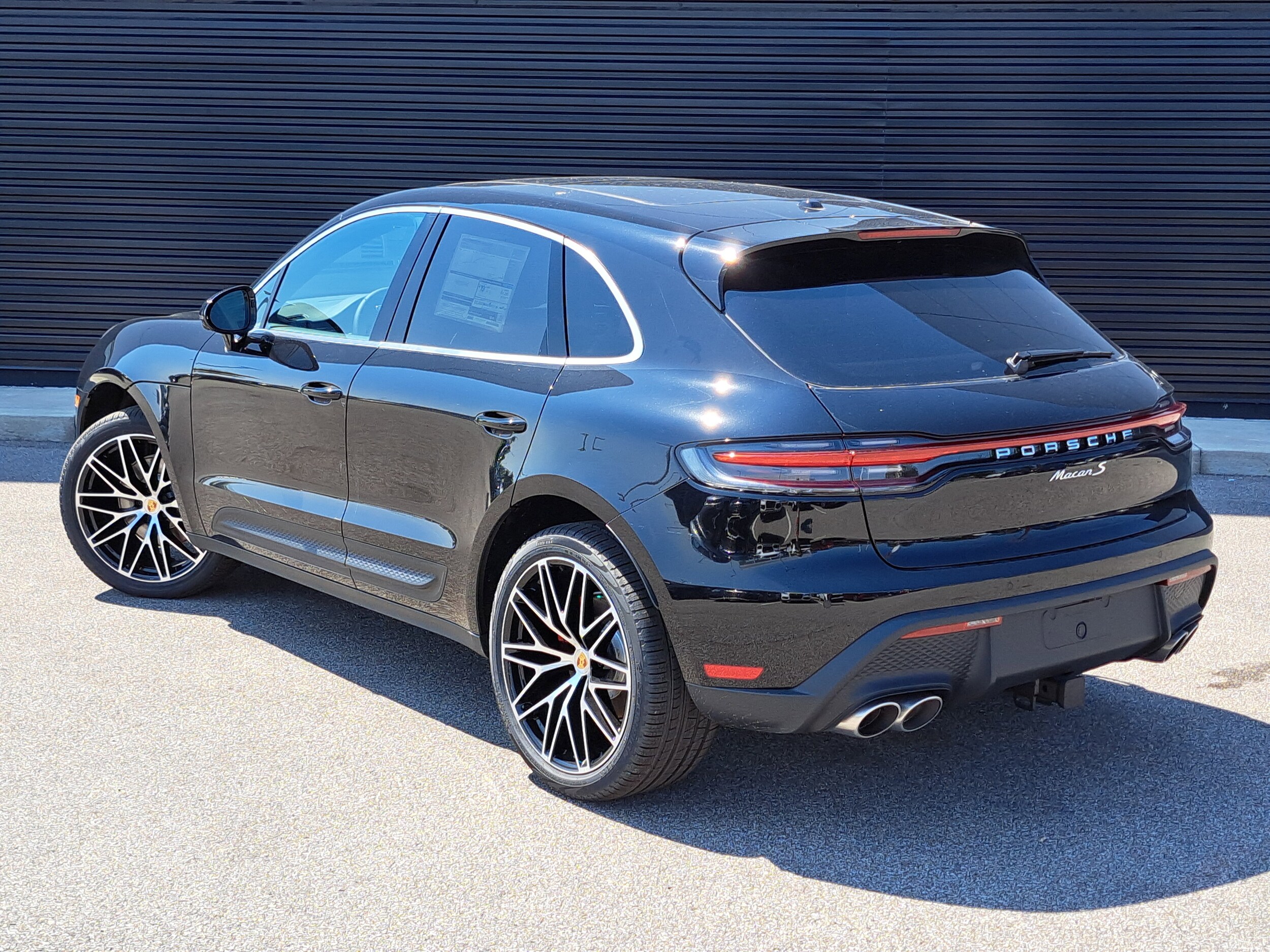 2025 Porsche Macan S photo 3