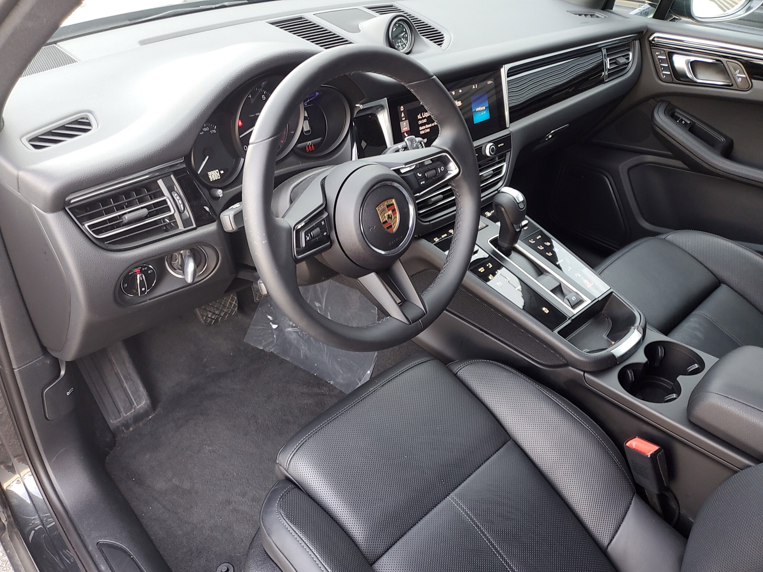 2025 Porsche Macan photo 4