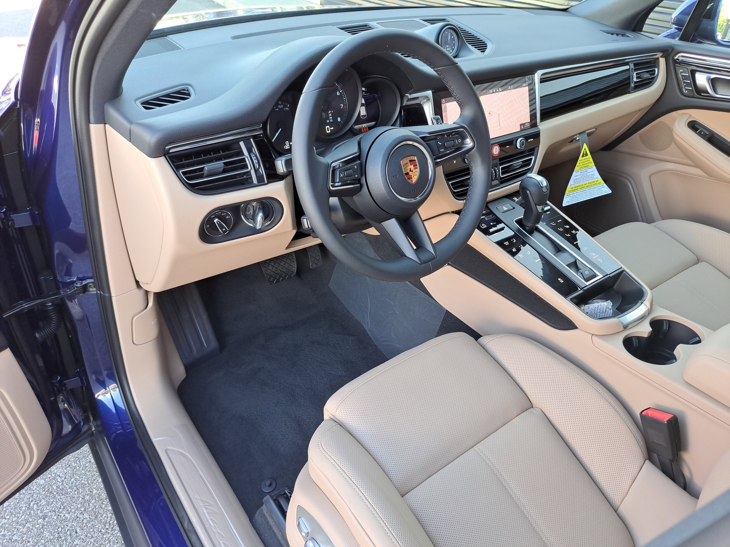 2026 Porsche Macan T photo 2