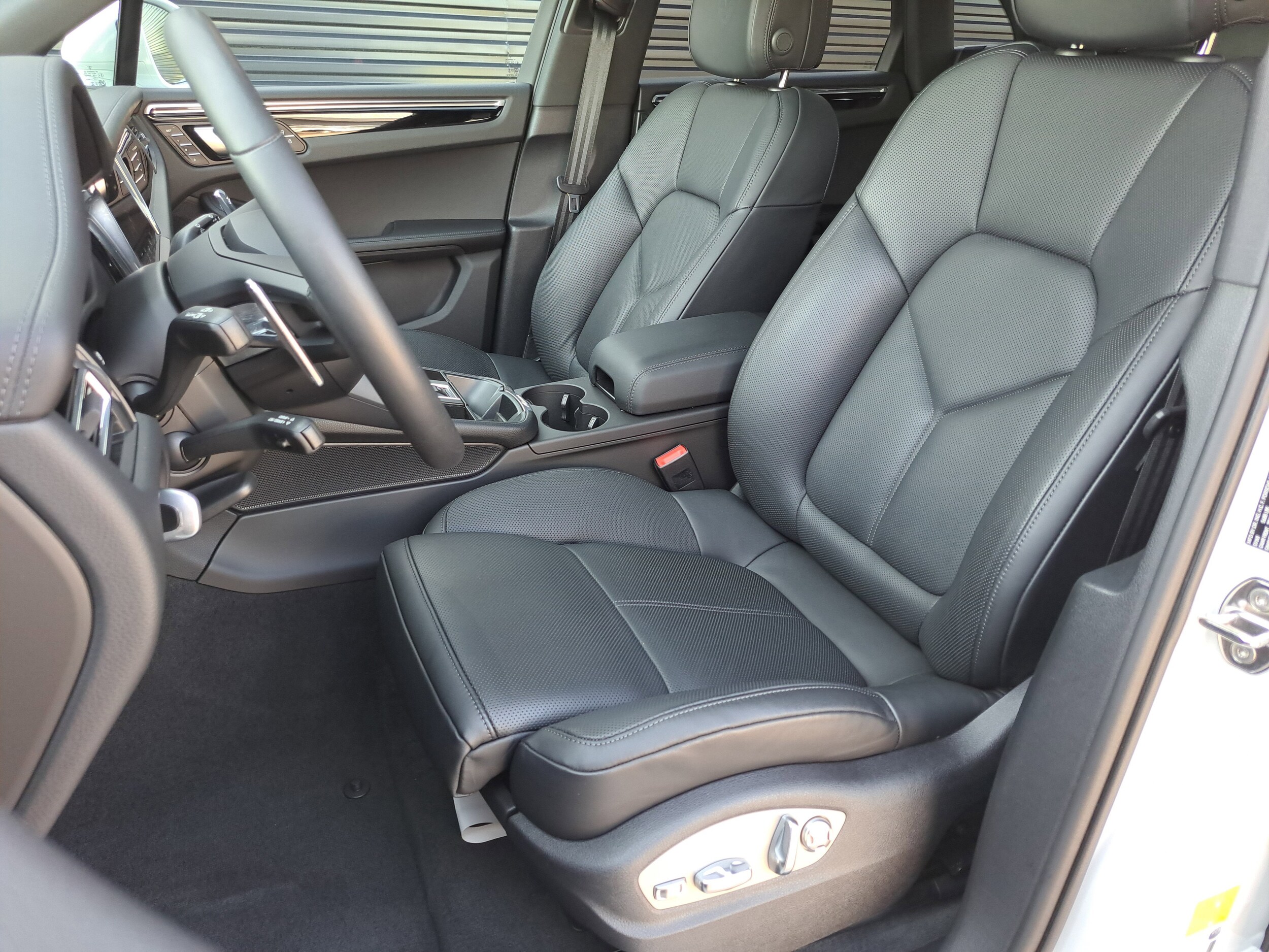 2024 Porsche Macan S photo 4