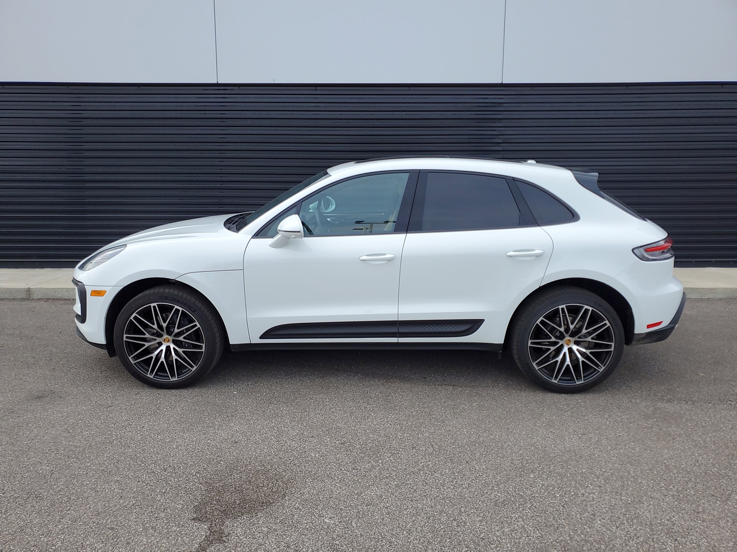 Used 2025 Porsche Macan T with VIN WP1AA2A52SLB03928 for sale in Cincinnati, OH