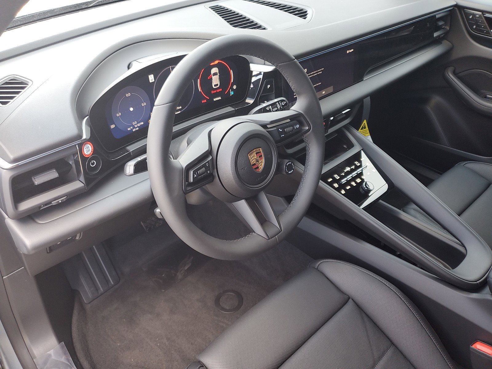 2025 Porsche Macan Electric photo 4