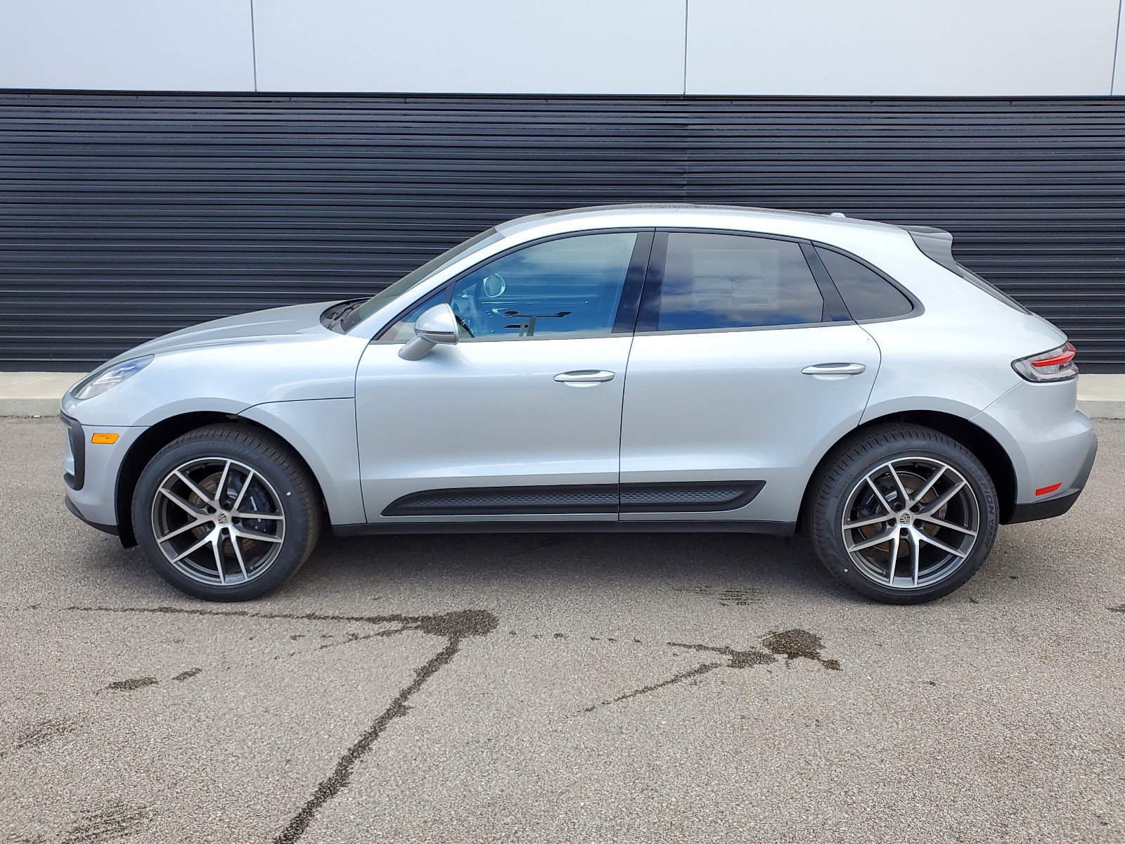 Used 2025 Porsche Macan T with VIN WP1AA2A53SLB05994 for sale in Cincinnati, OH