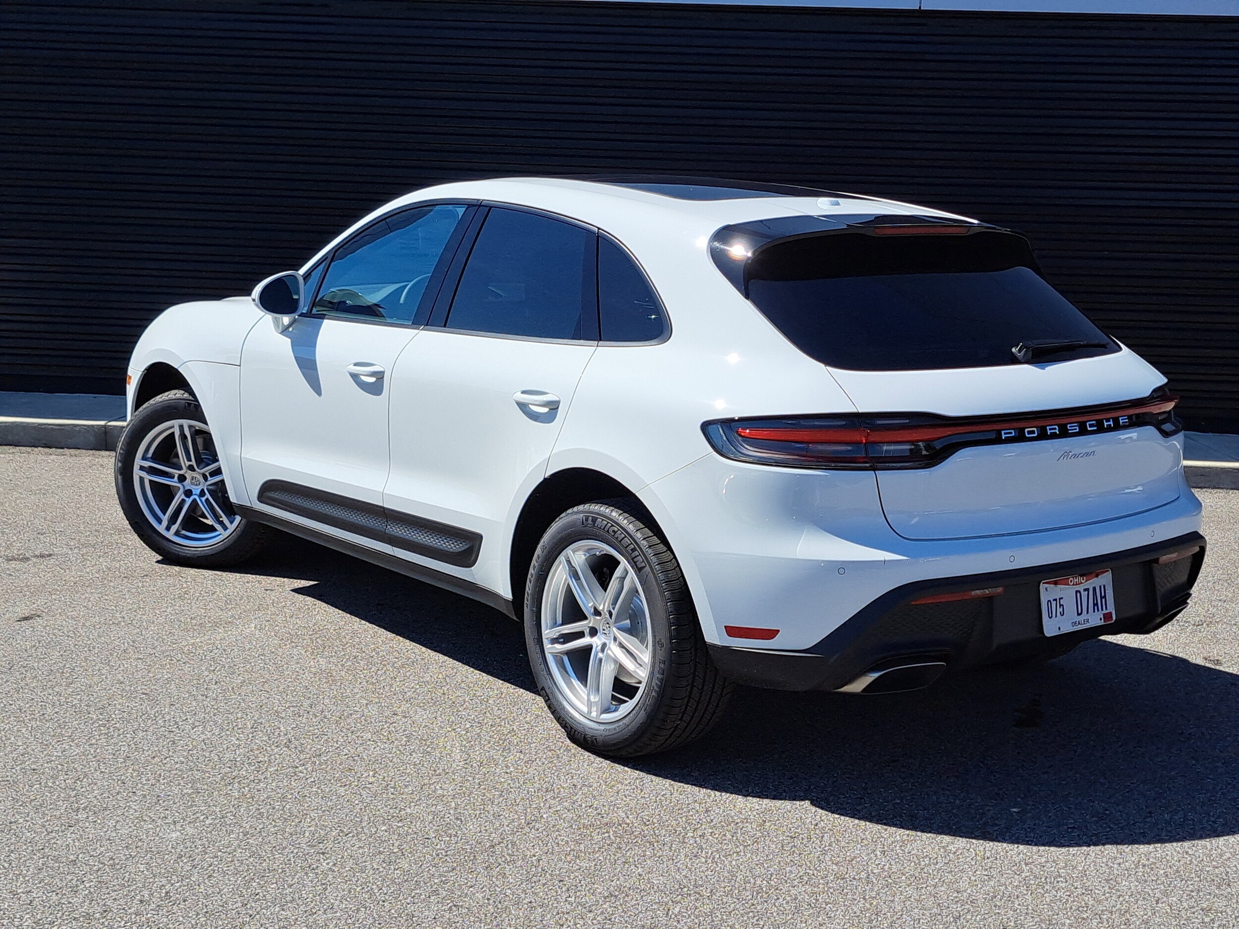 2025 Porsche Macan T photo 3