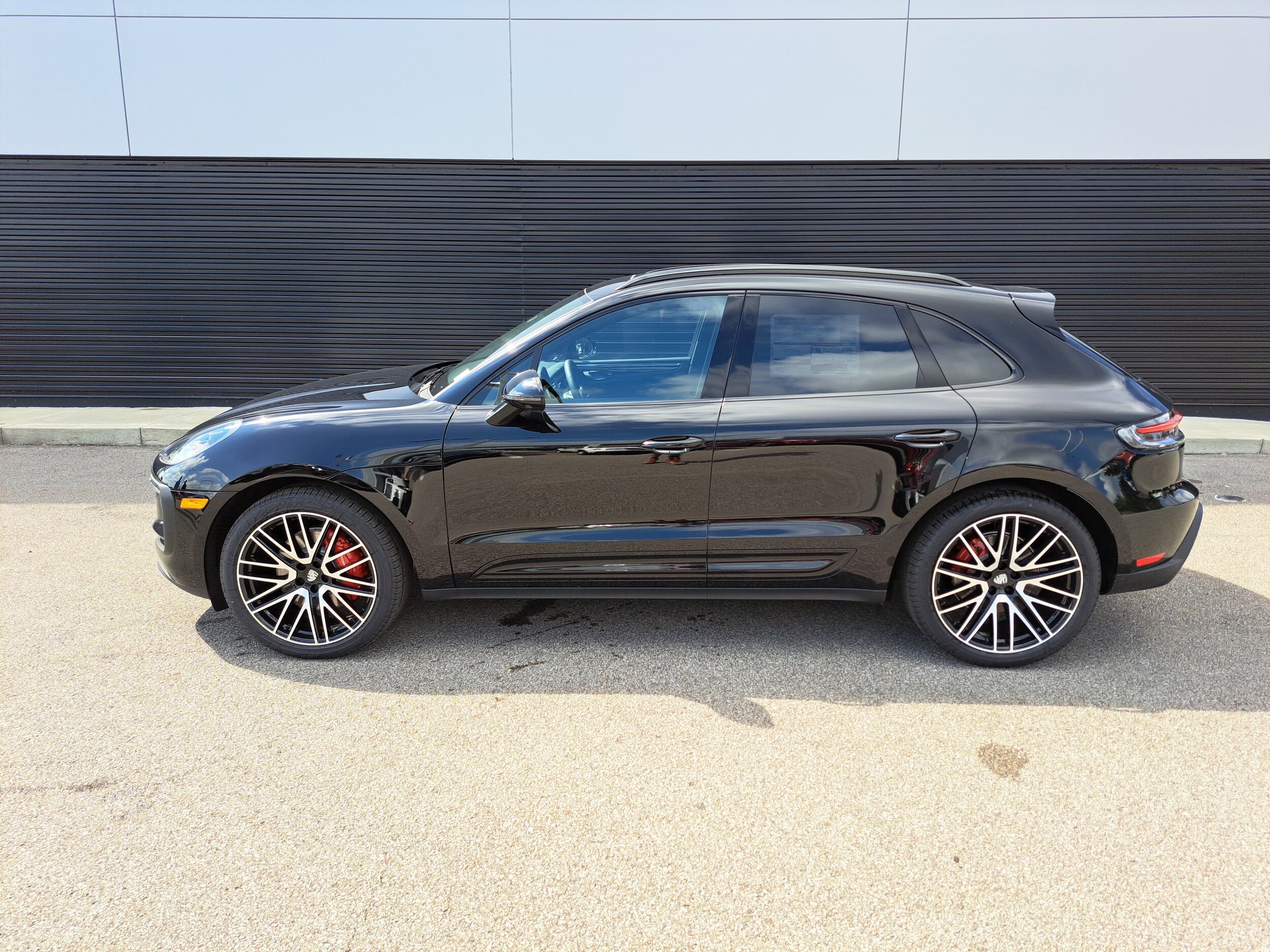 2025 Porsche Macan S photo 2