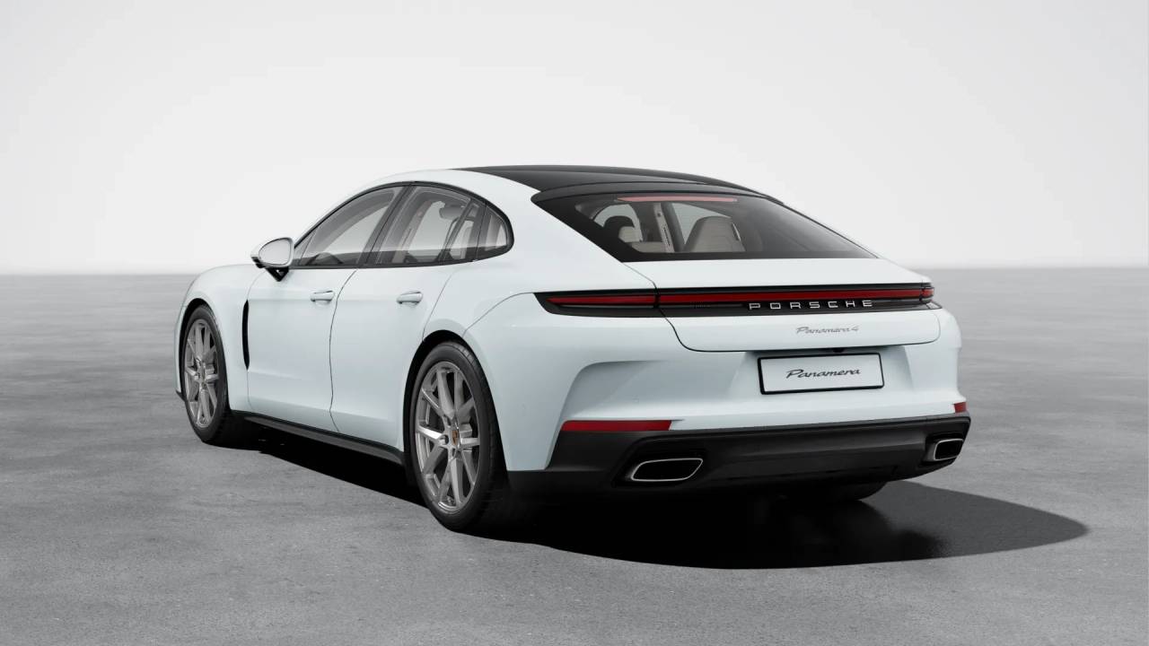2026 Porsche Panamera 4 photo 2