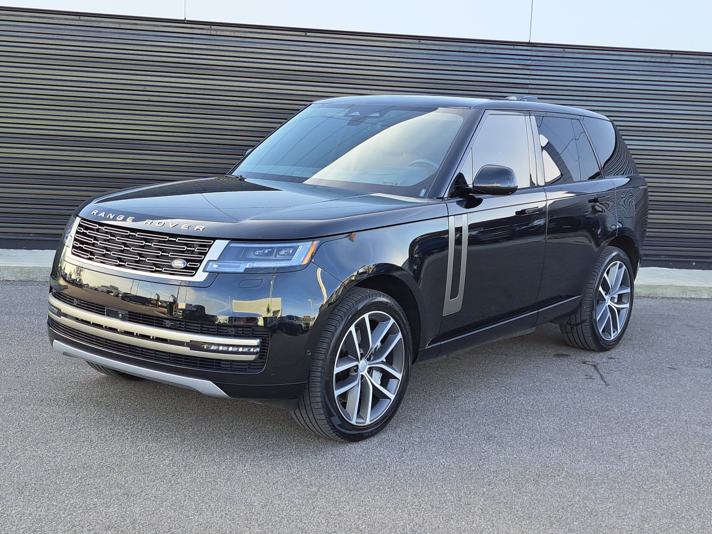 2025 Land Rover Range Rover 3.0 PHEV SE SWB's photo