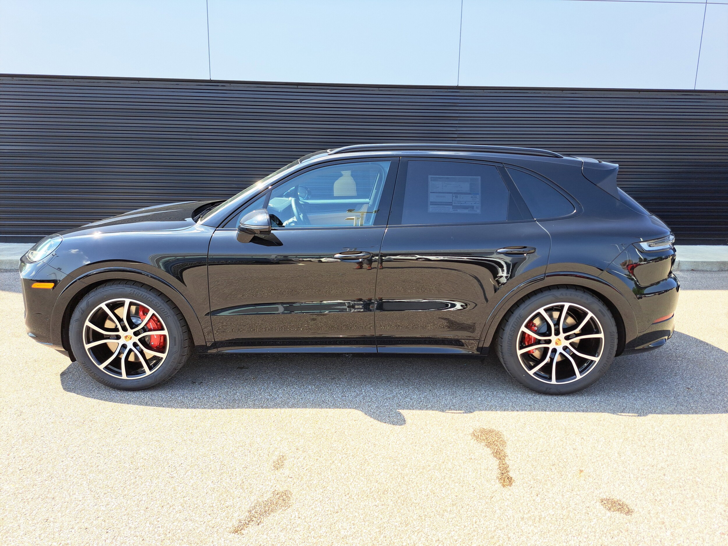 2025 Porsche Cayenne GTS photo 2