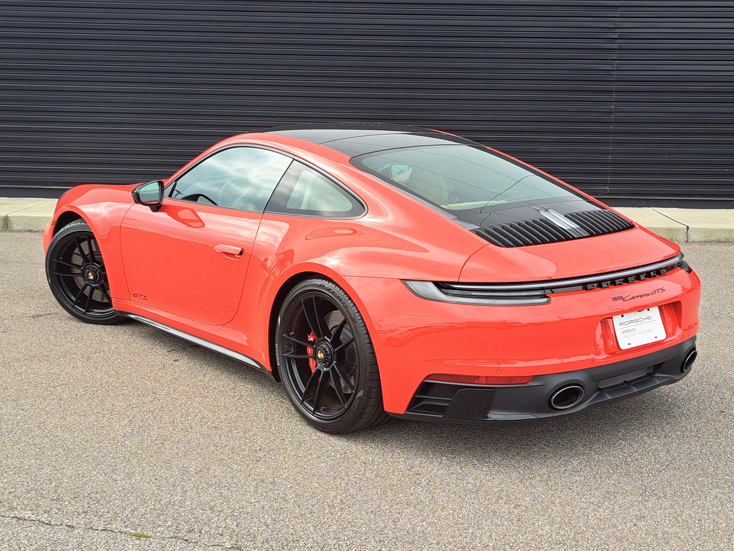 2022 Porsche 911 GTS photo 3