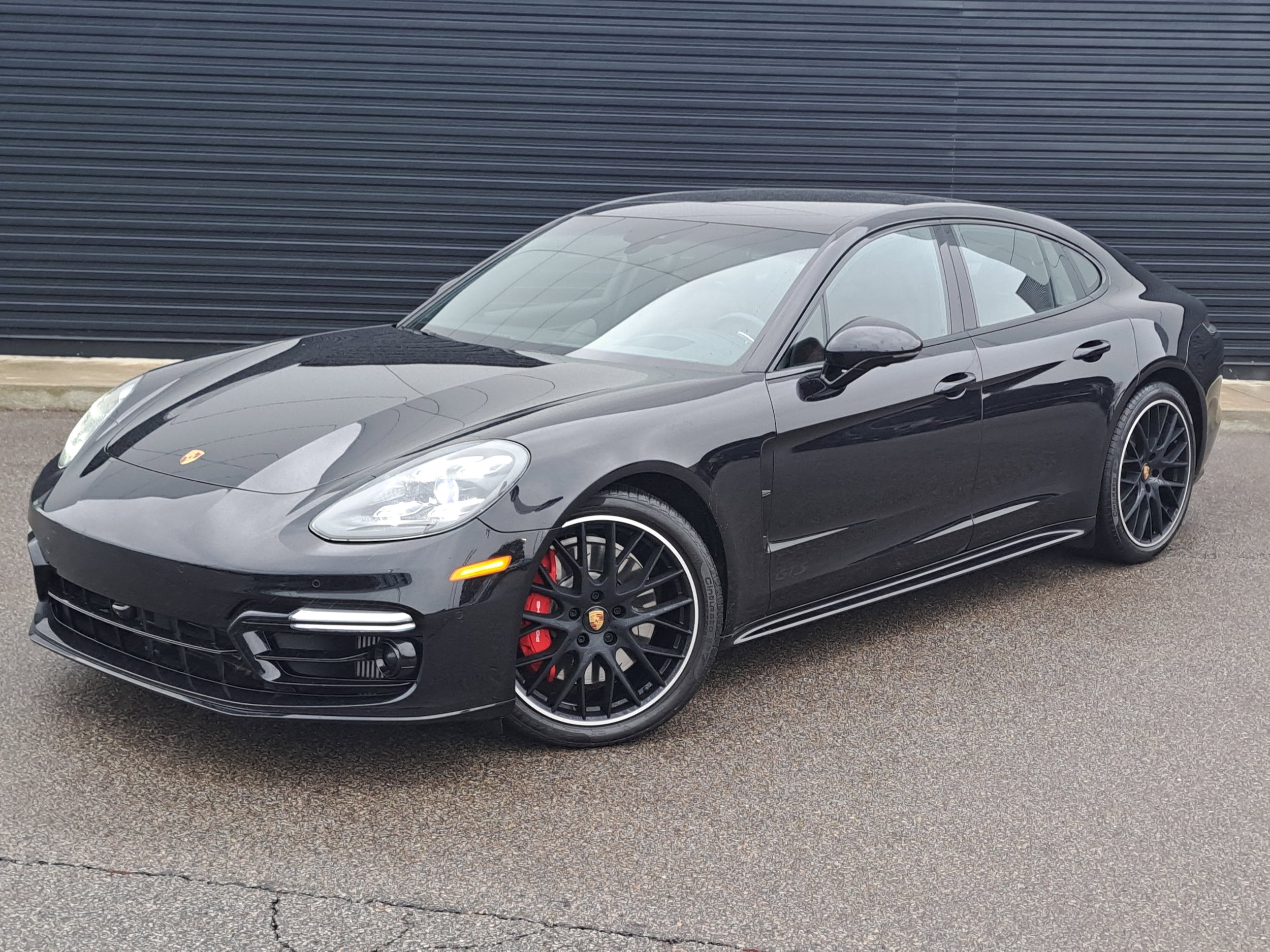2023 Porsche Panamera GTS's photo