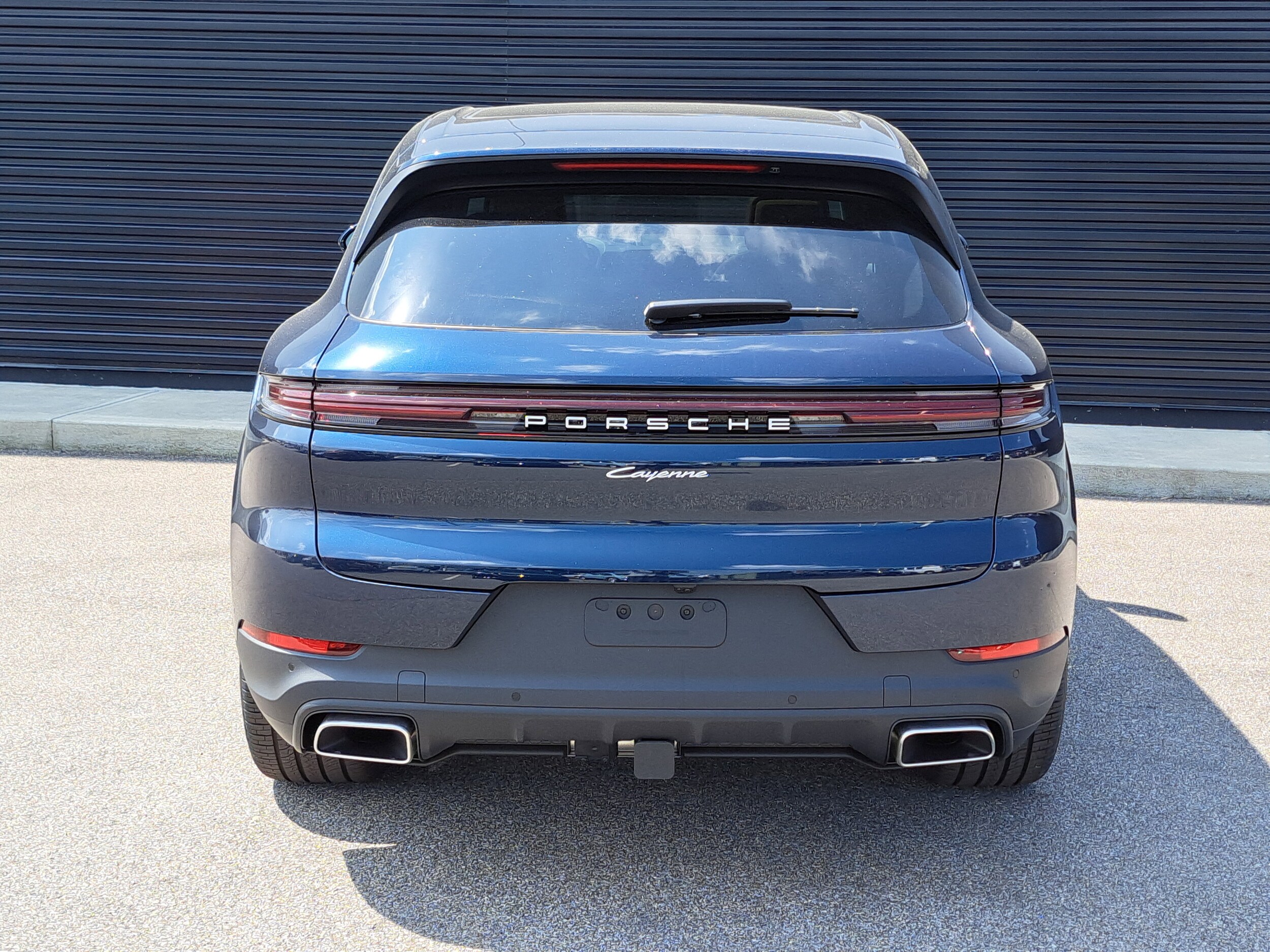 2025 Porsche Cayenne photo 4