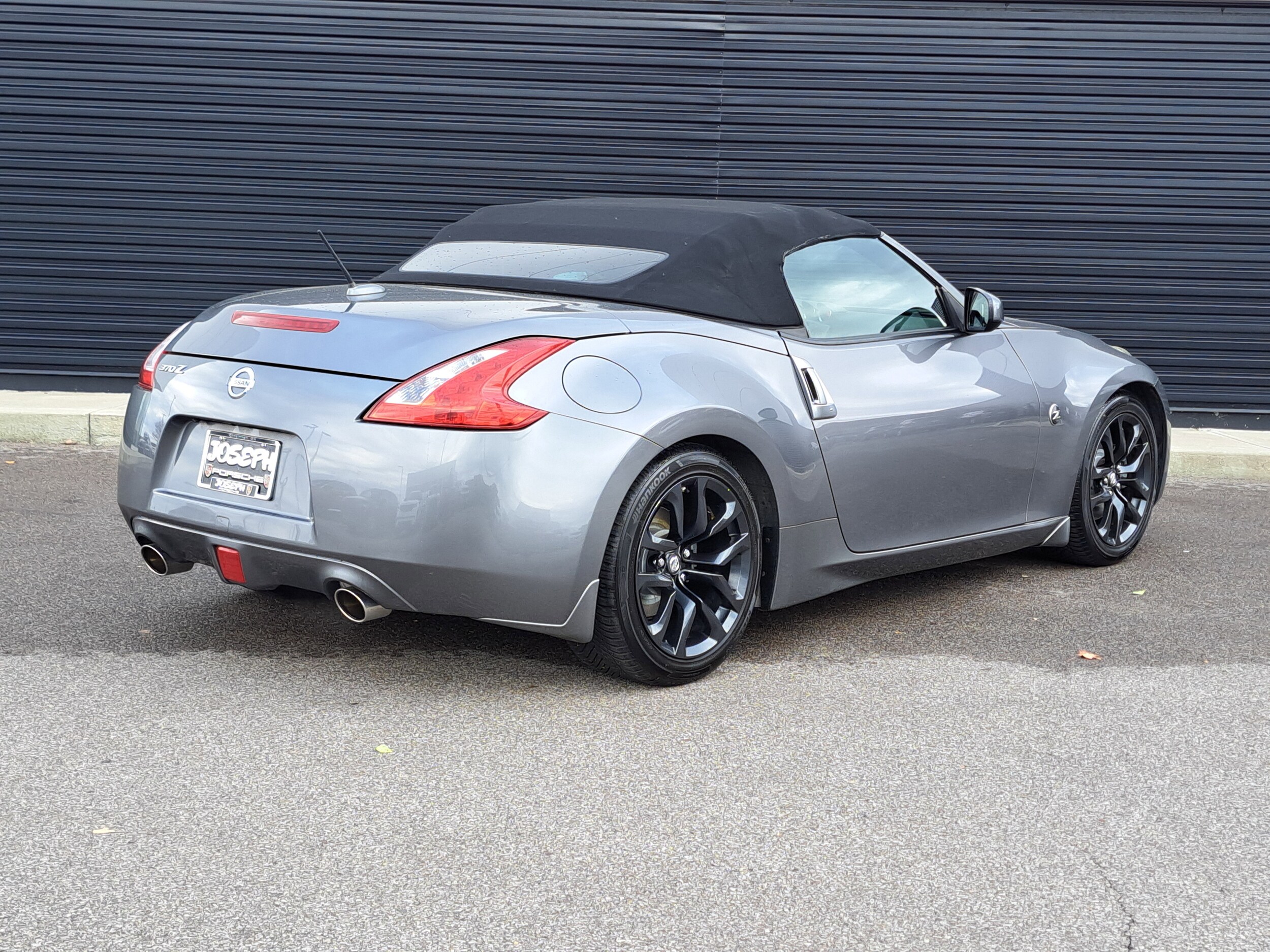 2017 Nissan 370Z Touring photo 3