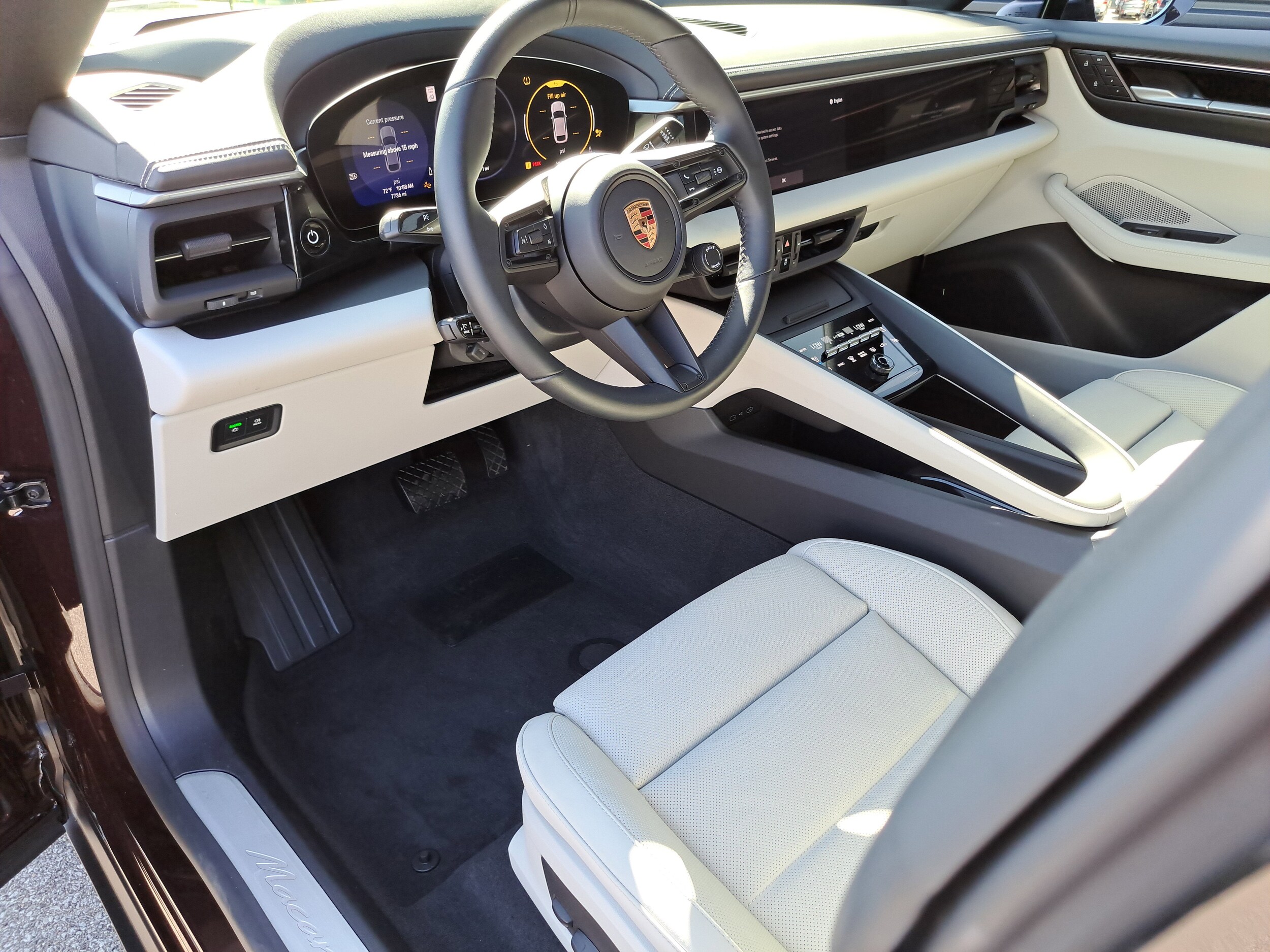 2025 Porsche Macan Electric photo 4