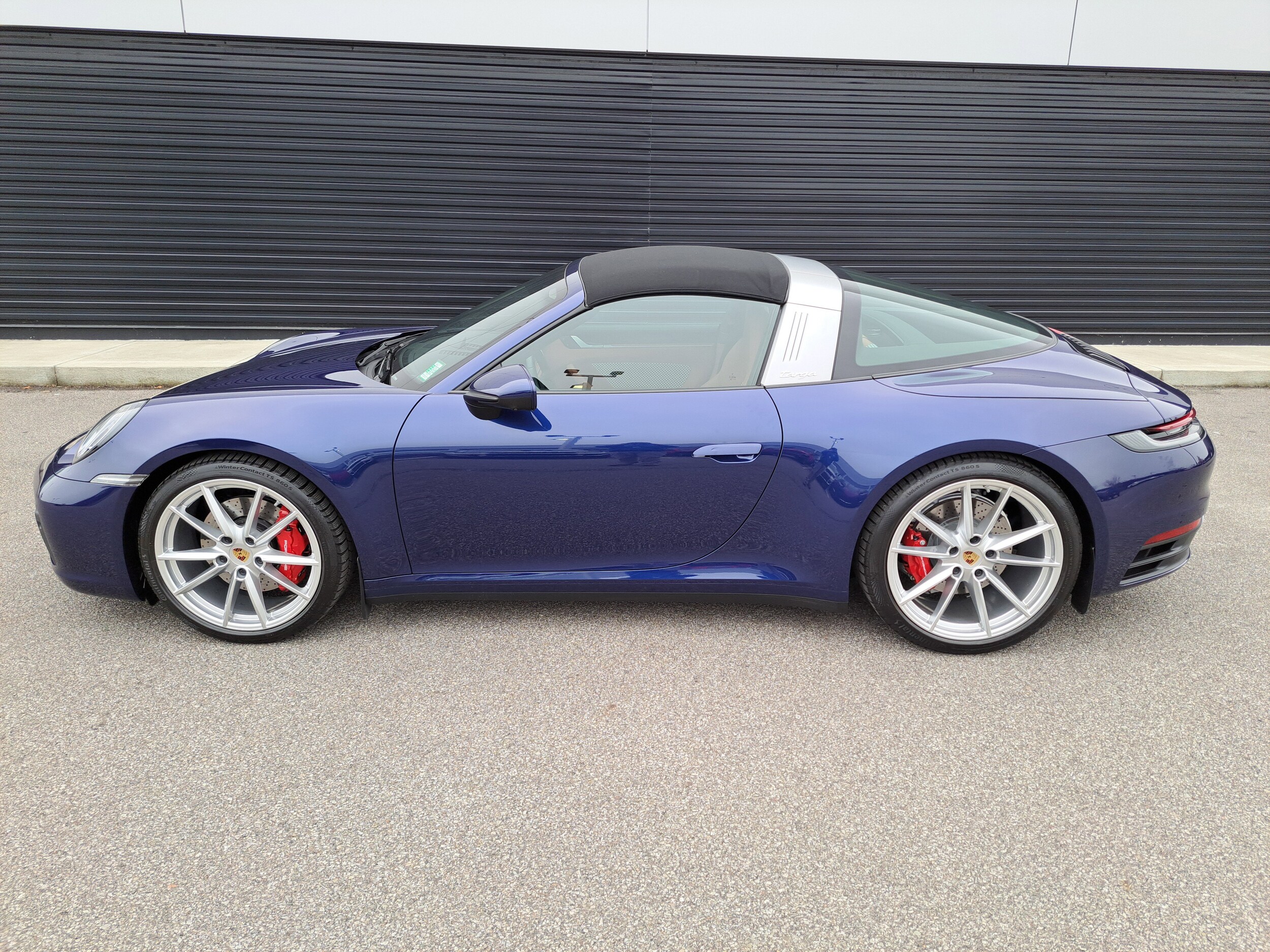 2024 Porsche 911 Targa 4S photo 2