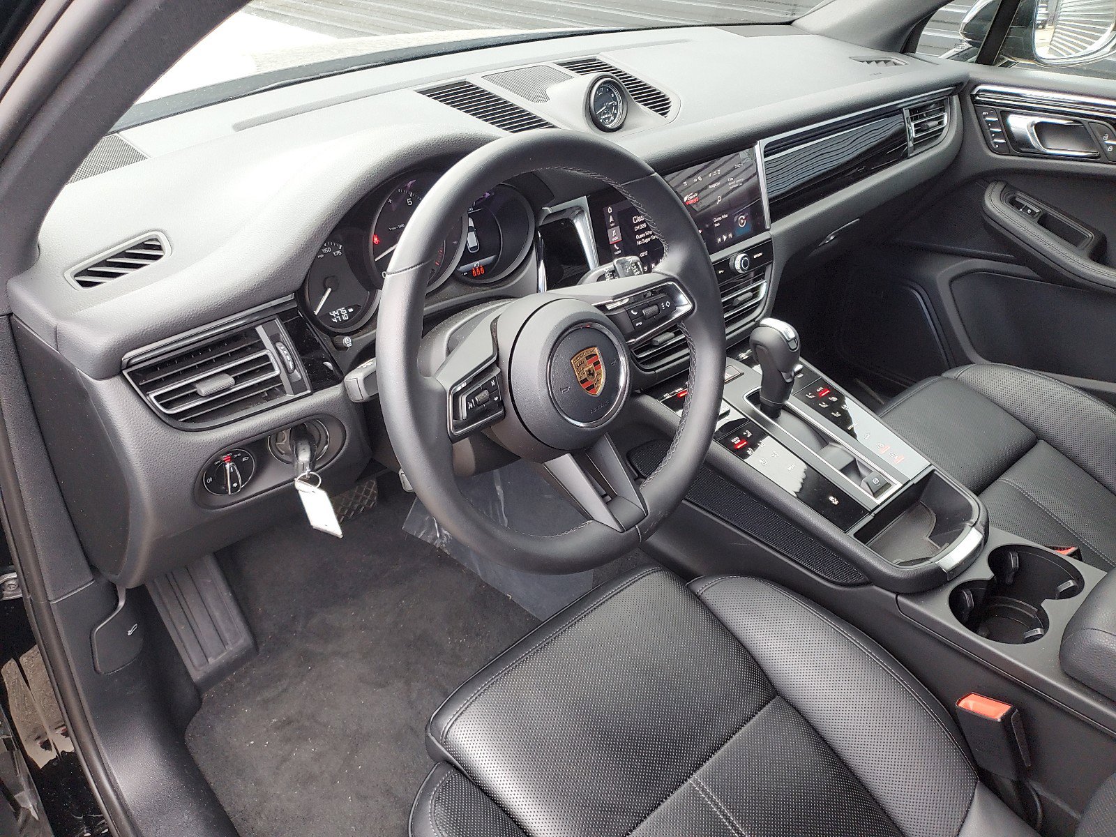 2024 Porsche Macan photo 4