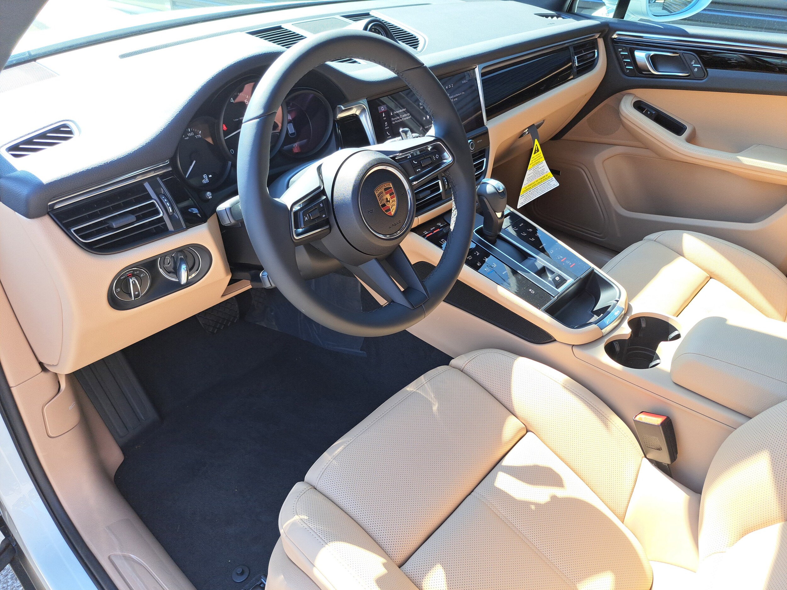 2025 Porsche Macan T photo 3
