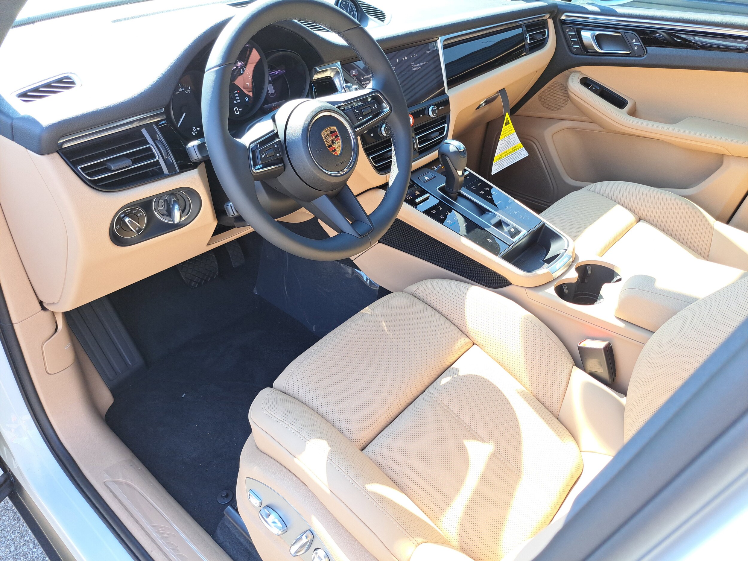 2025 Porsche Macan T photo 4
