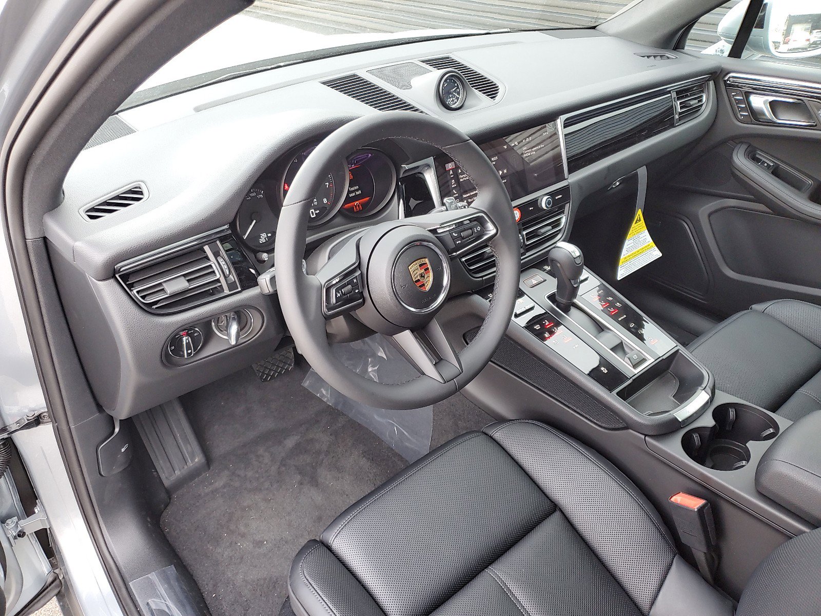 2025 Porsche Macan photo 4