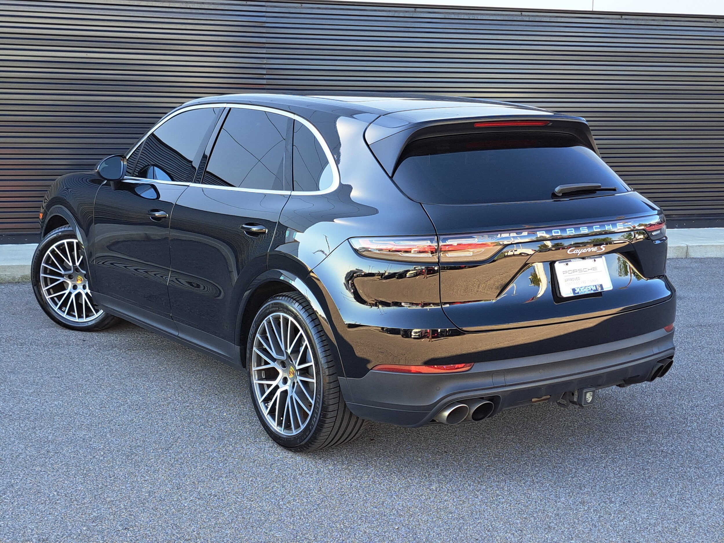 2020 Porsche Cayenne S photo 3