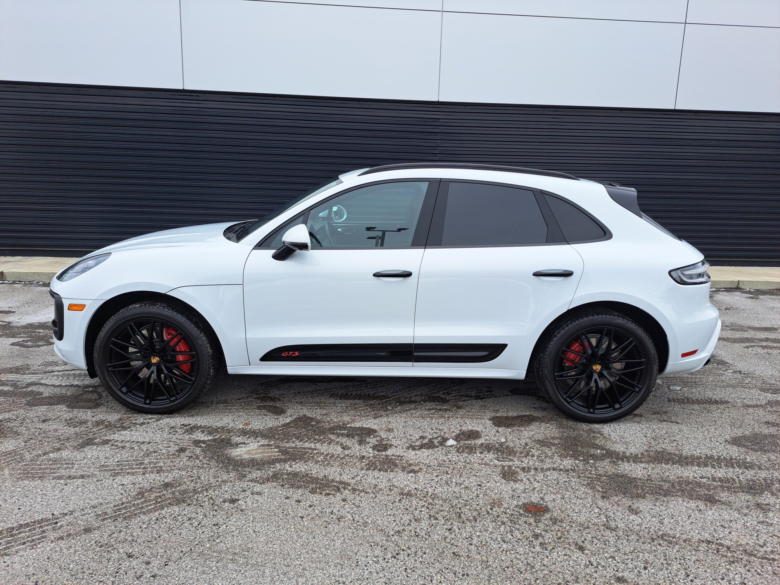 2022 Porsche Macan GTS photo 2