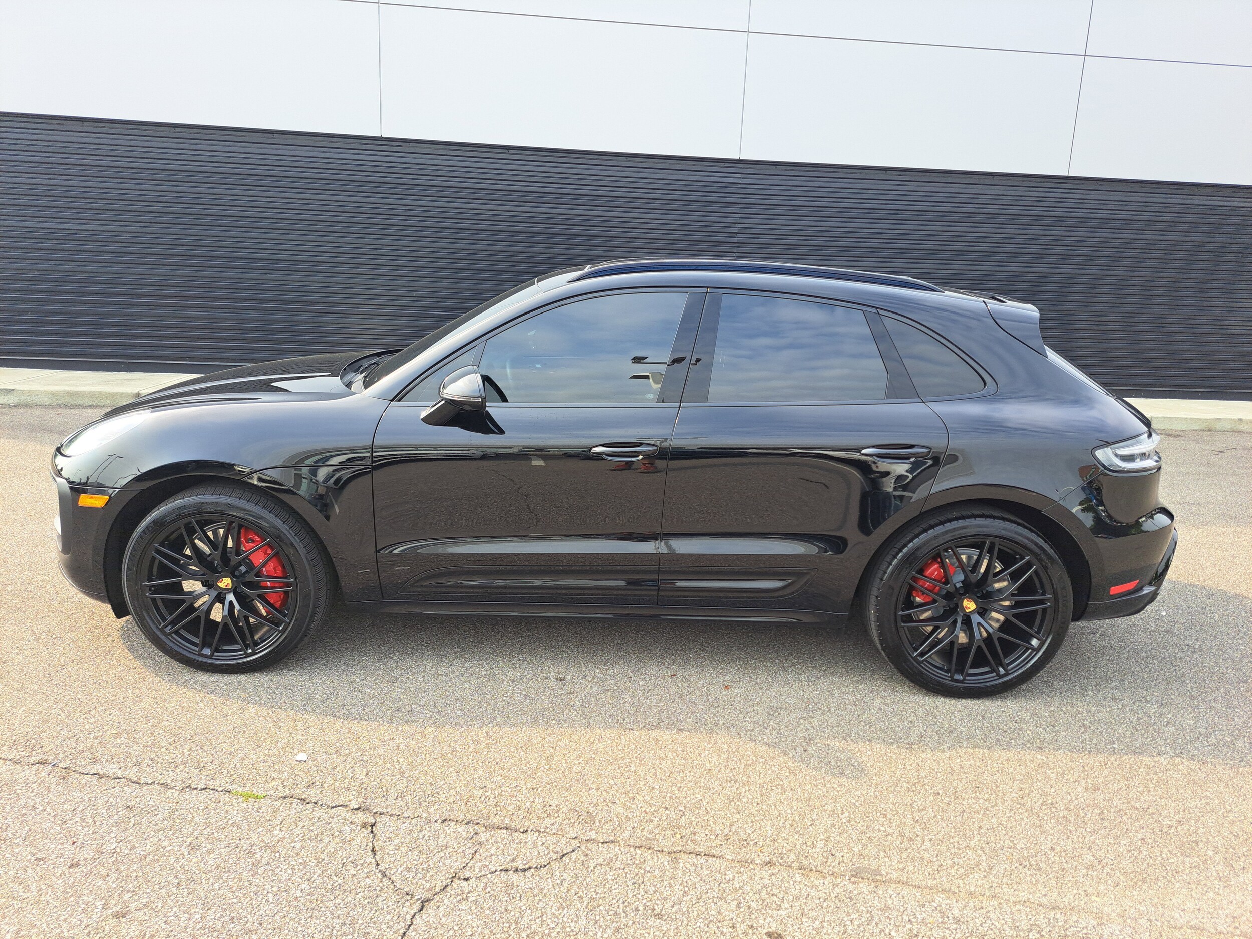 2023 Porsche Macan GTS photo 2