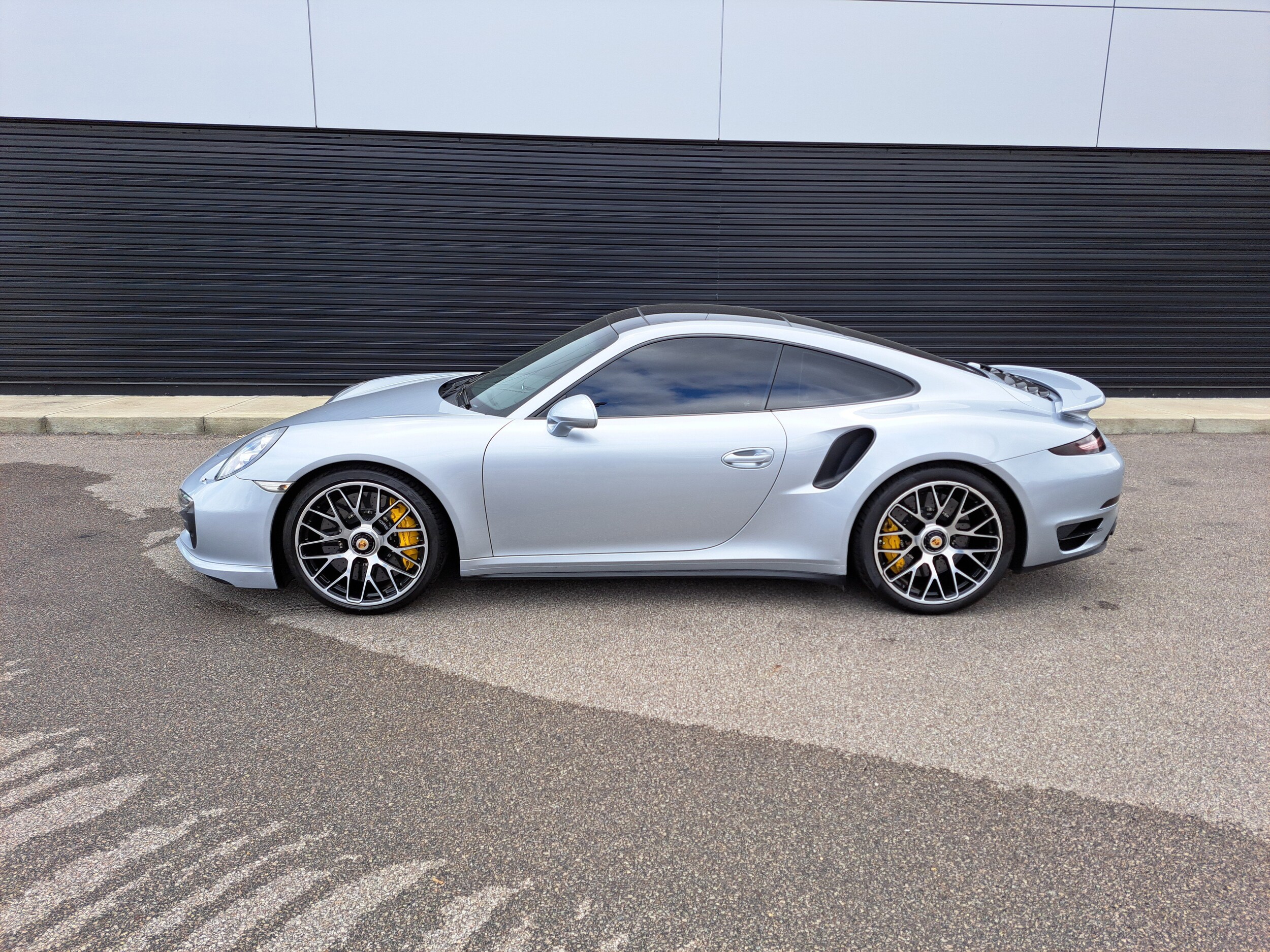 2014 Porsche 911 Turbo S Coupe photo 2