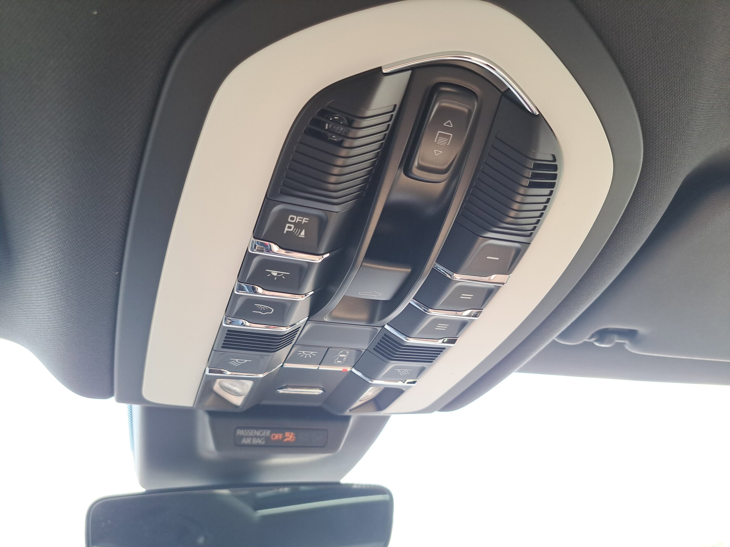 2026 Porsche Macan - Photo 35