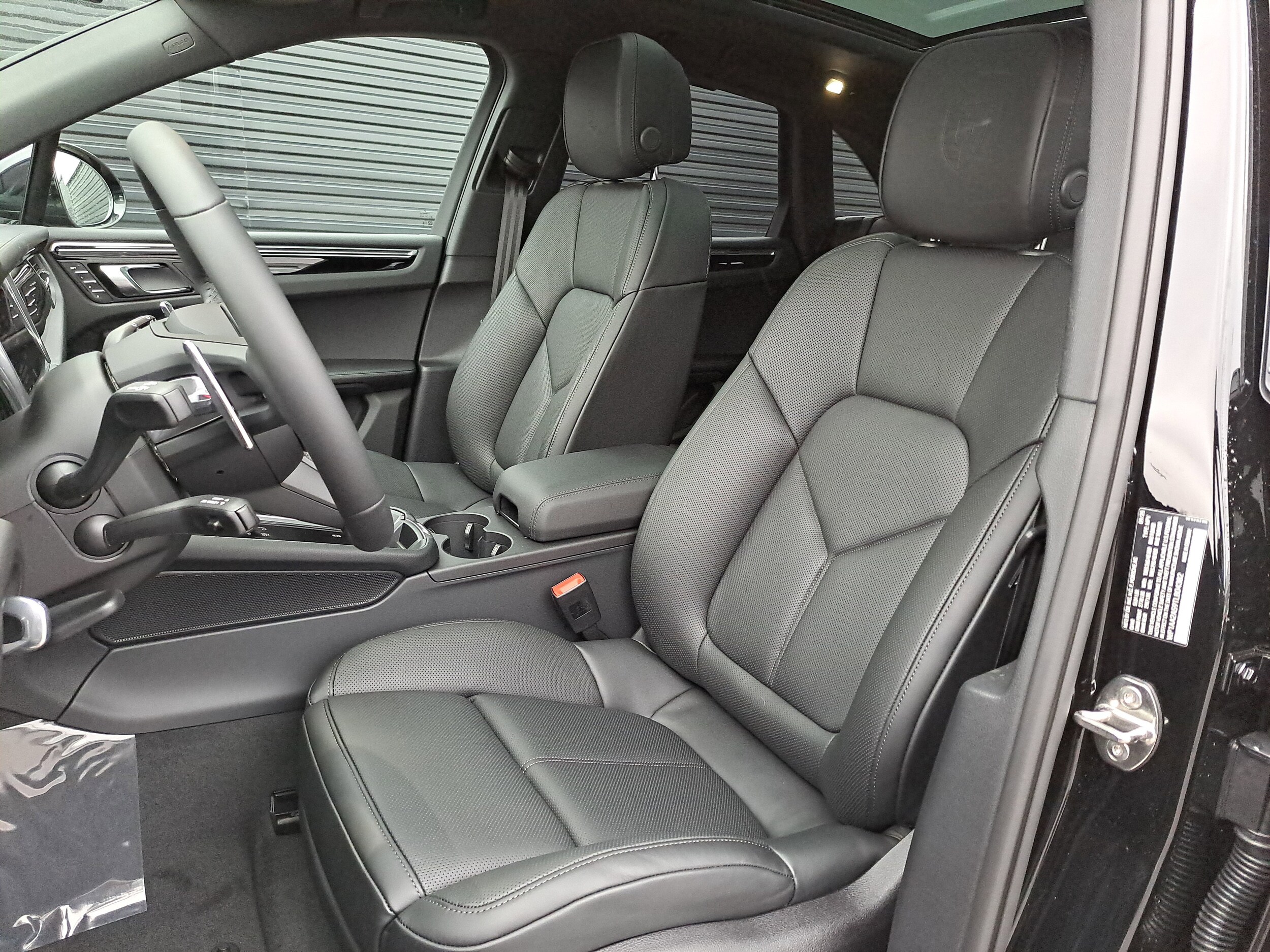 2026 Porsche Macan T photo 4