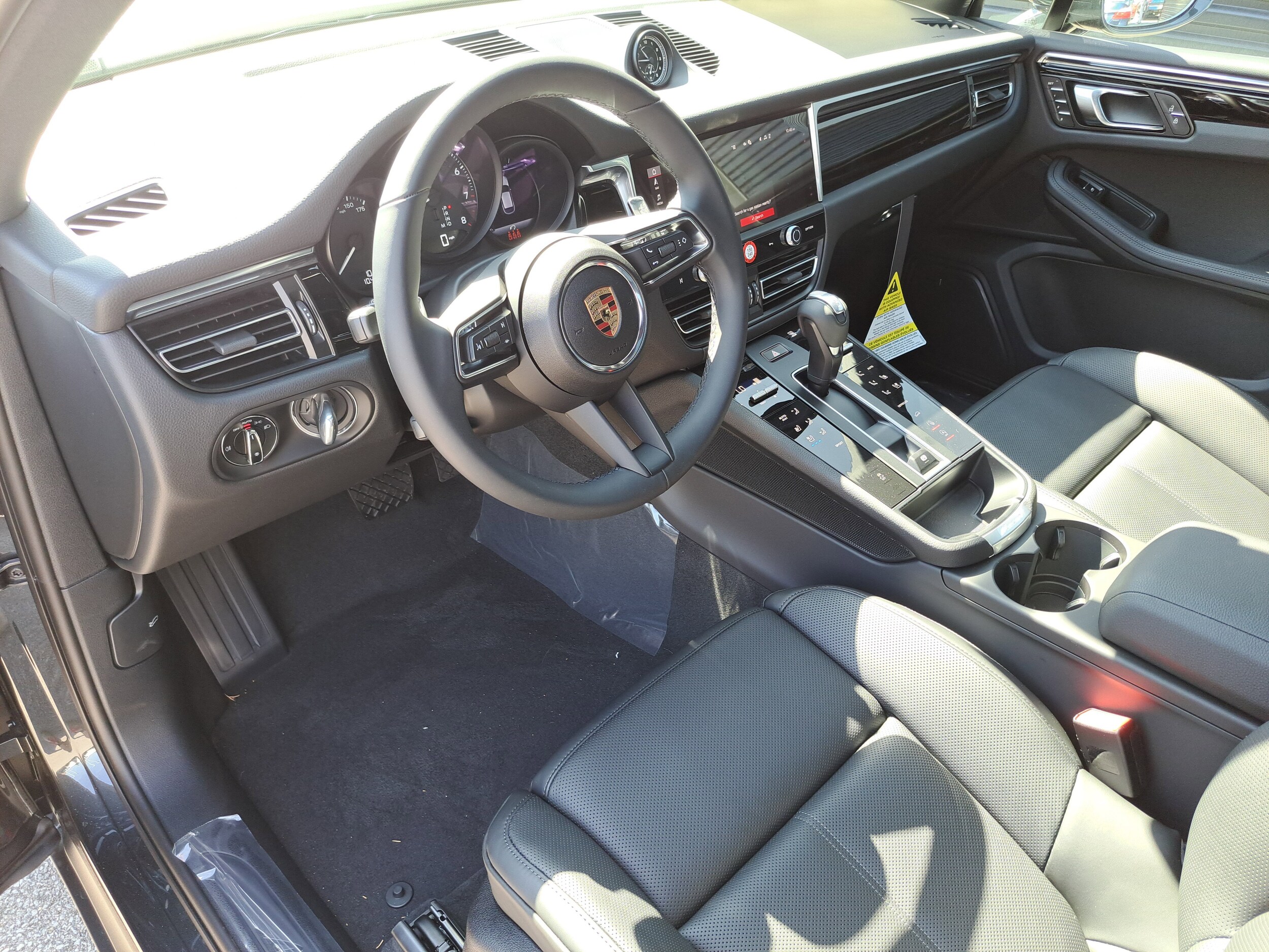 2025 Porsche Macan Base photo 4