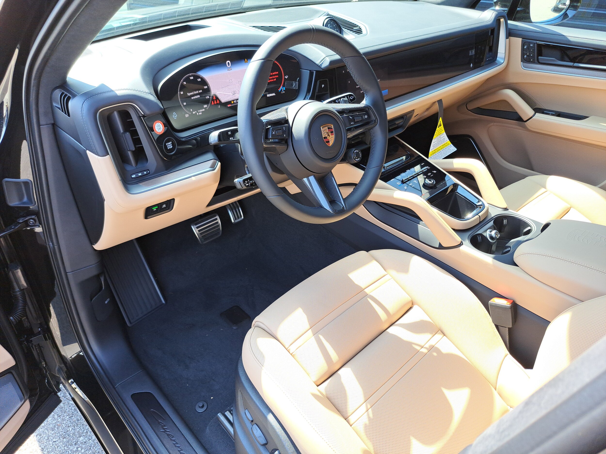 2025 Porsche Cayenne GTS photo 4