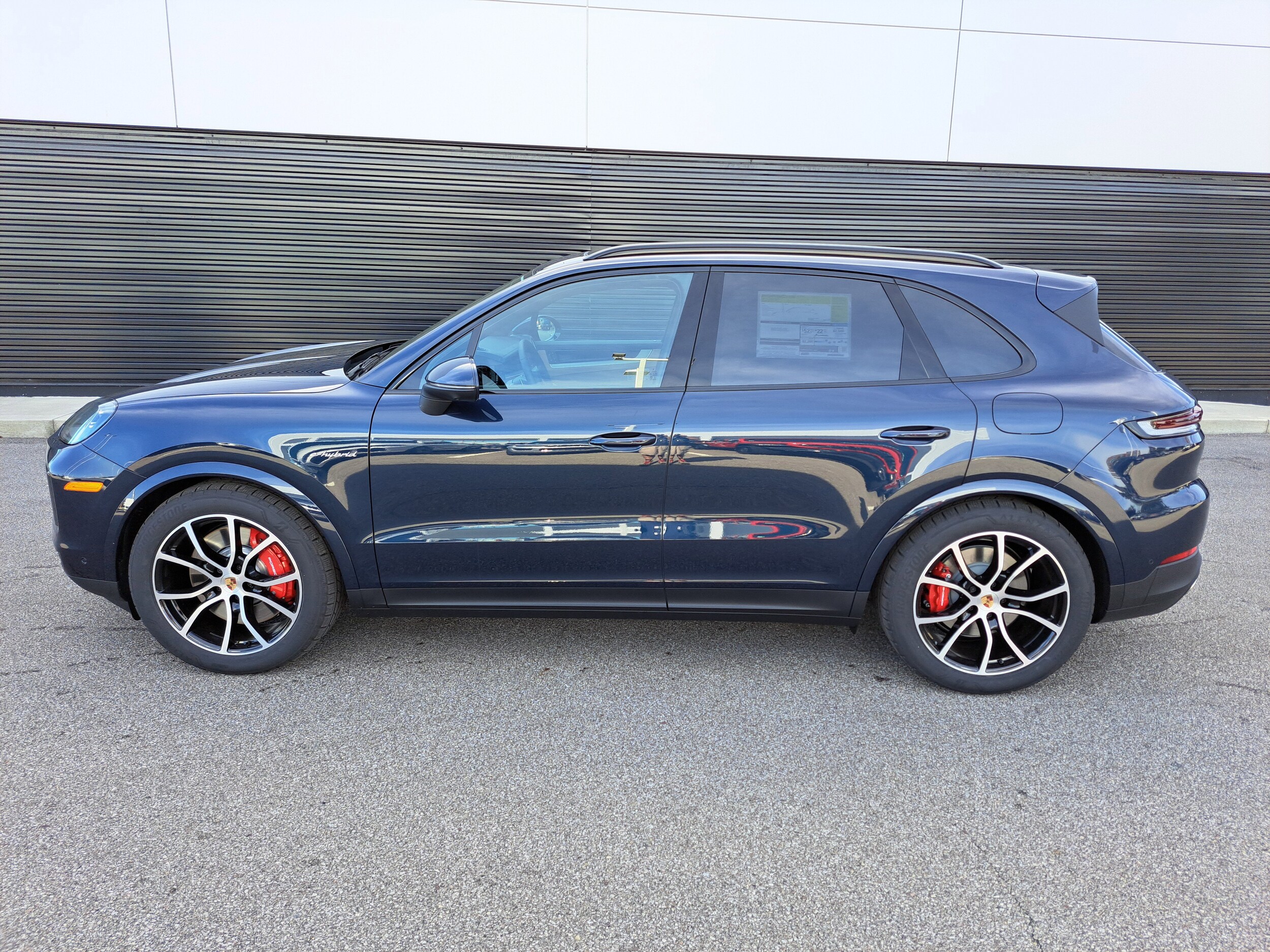 2026 Porsche Cayenne S E-Hybrid photo 2