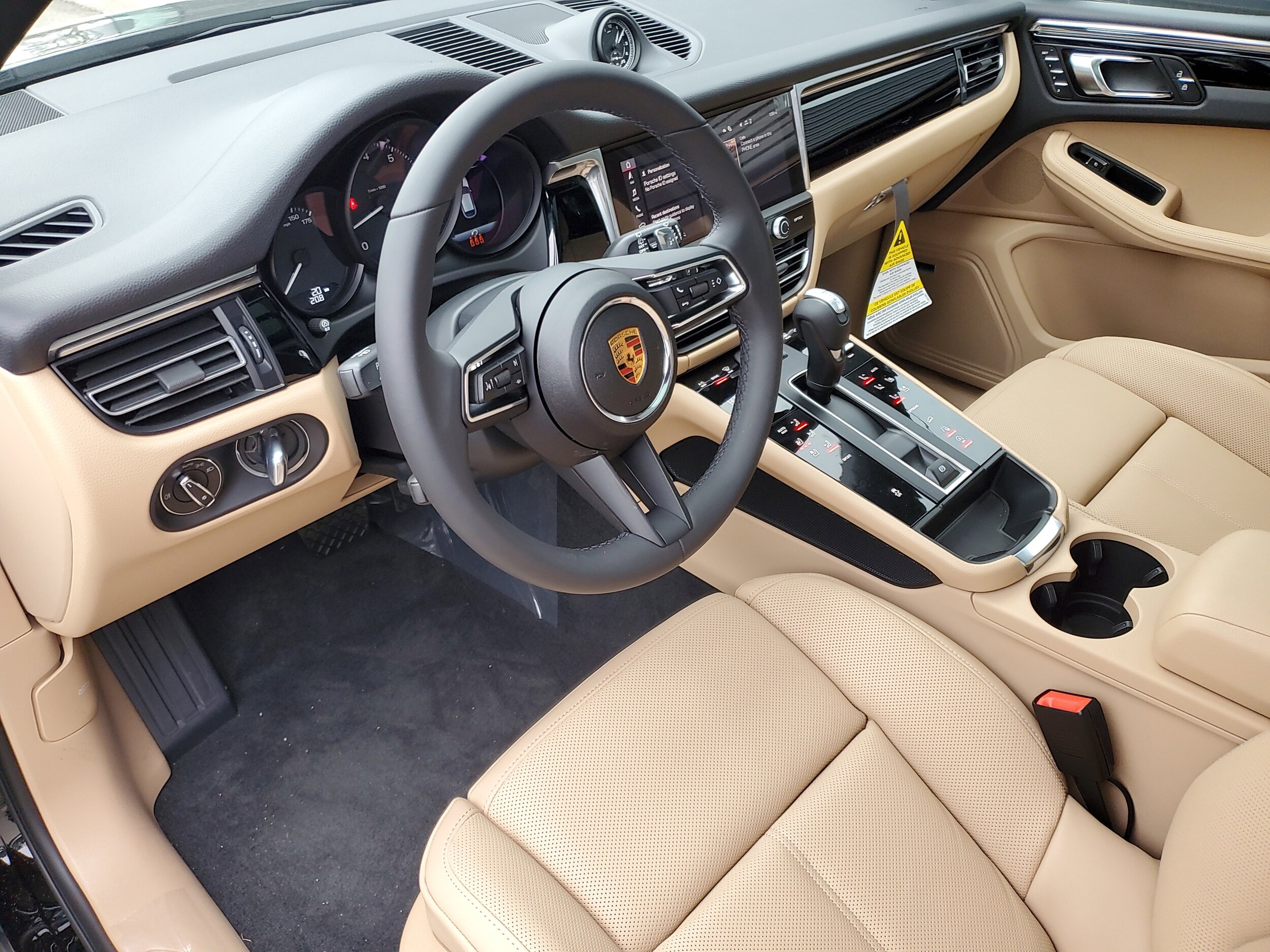 2025 Porsche Macan T photo 4