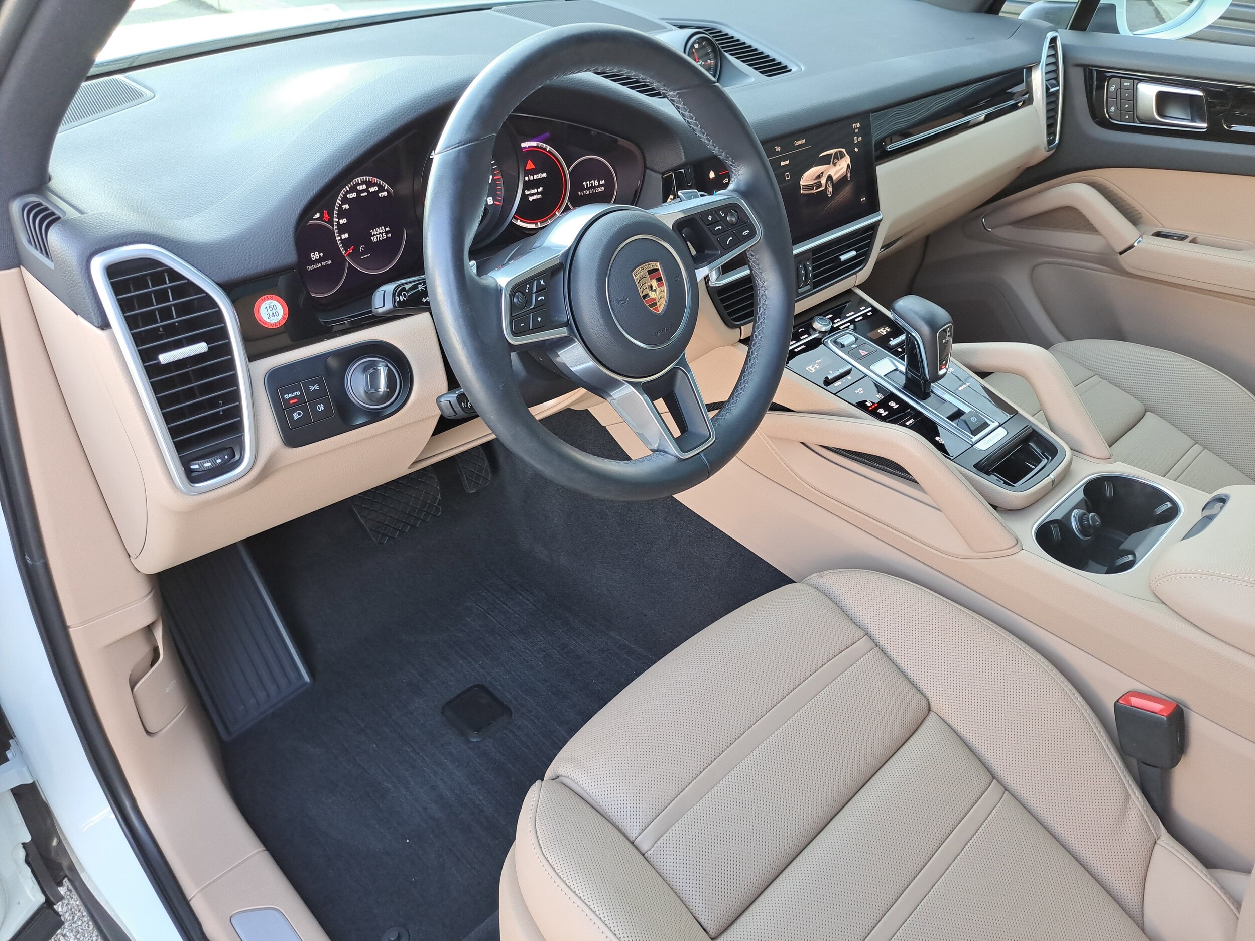 2023 Porsche Cayenne Platinum Edition photo 3